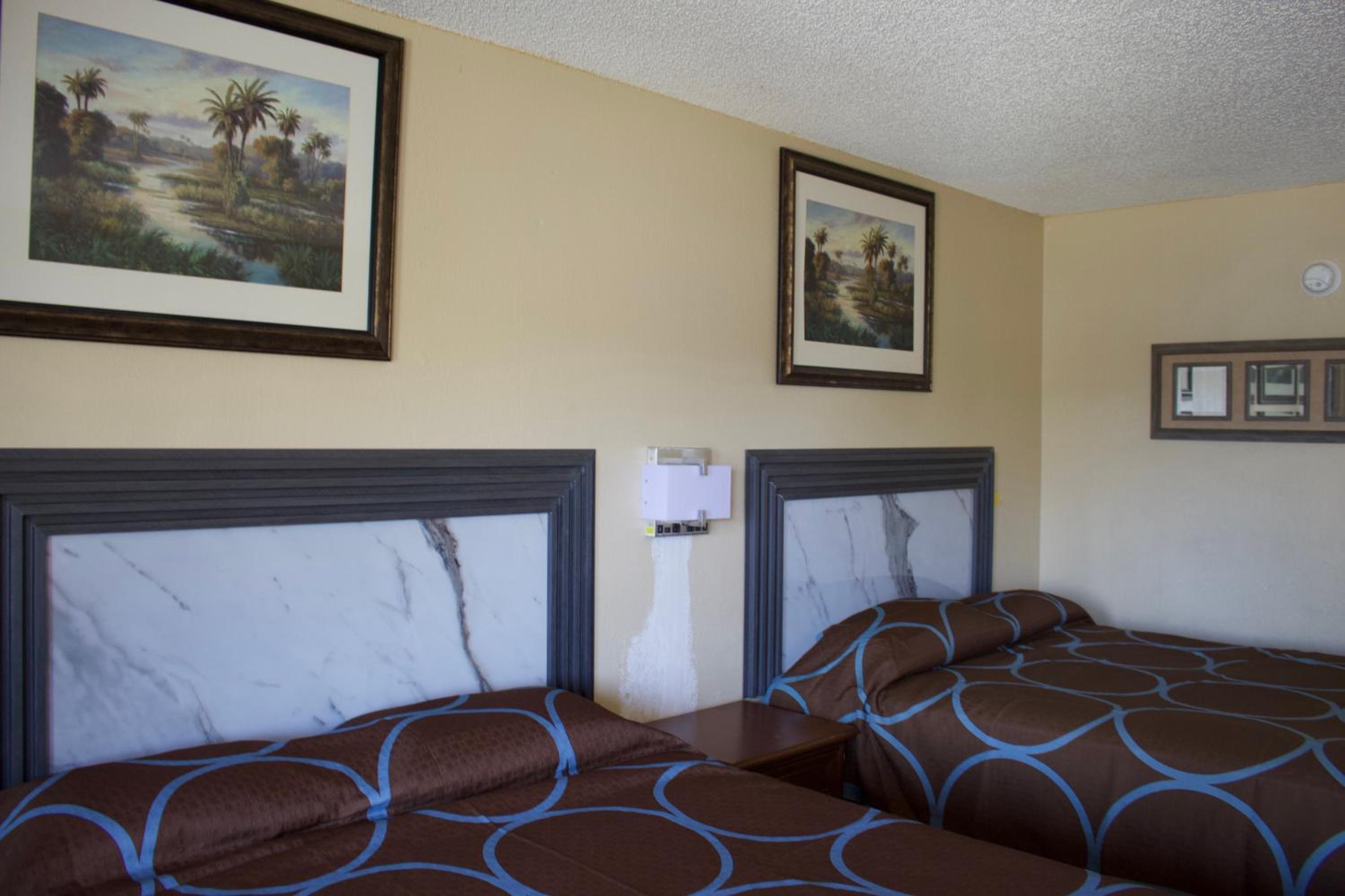Double Queen Room (Nonsmoking)
