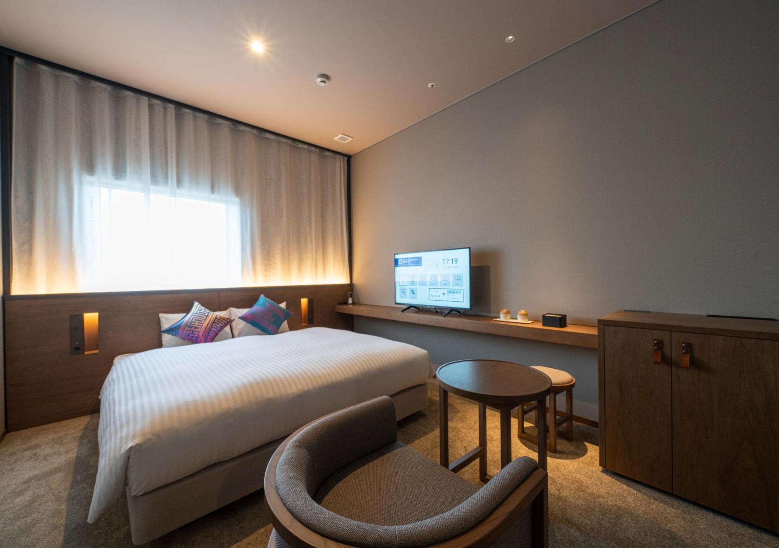 High Ceiling Deluxe Double Room - Non-Smoking (Shower booth only) - Photo 2