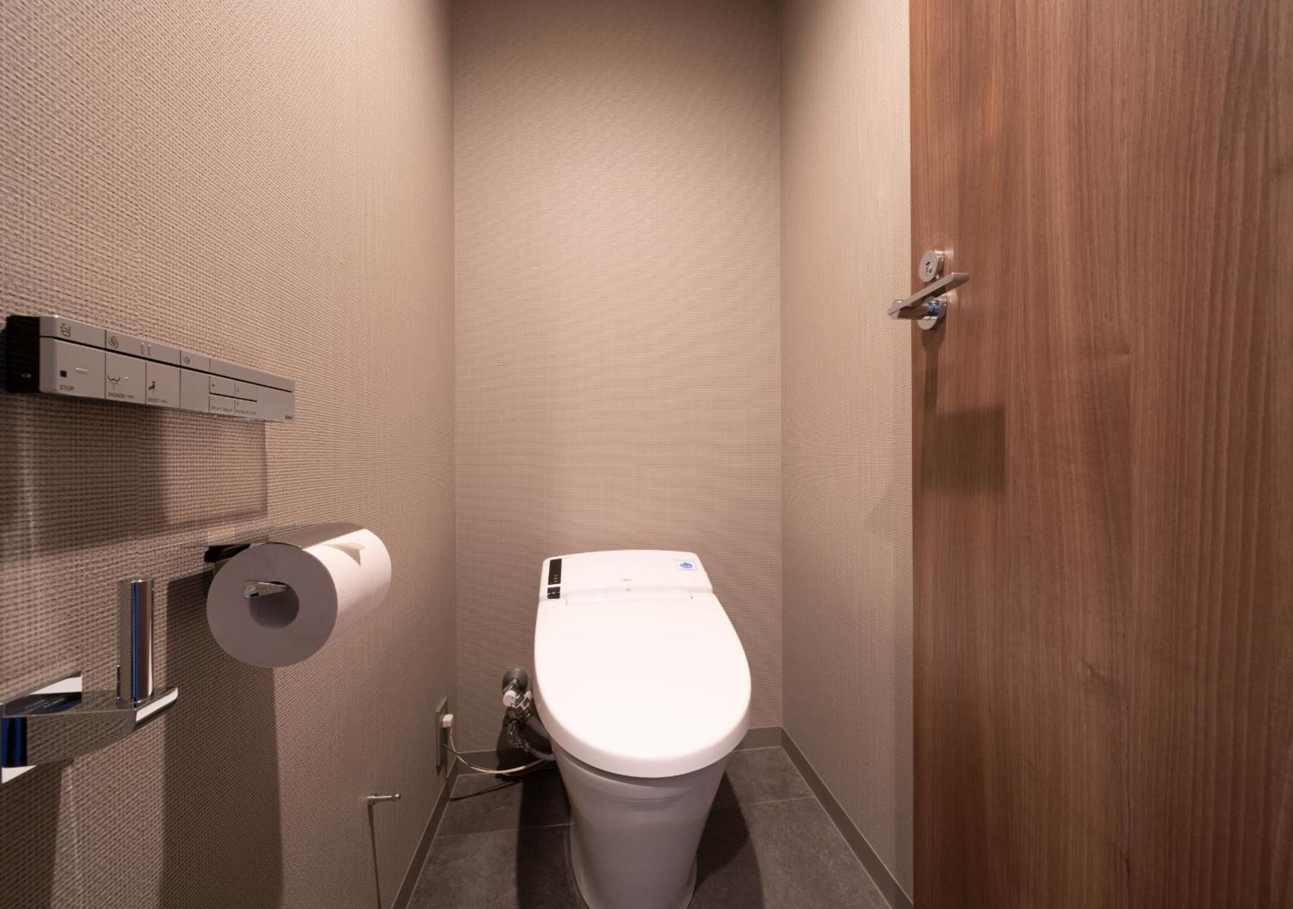 High Ceiling Deluxe Double Room - Non-Smoking (Shower booth only) - Photo 4