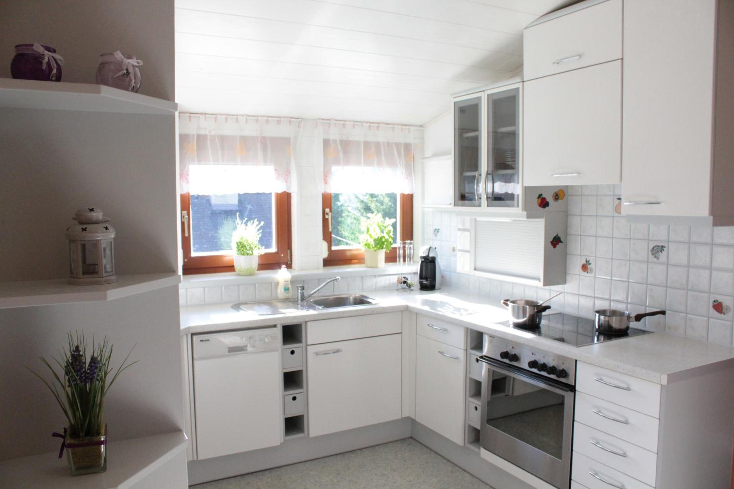 Apartment with Mountain View - Photo 3