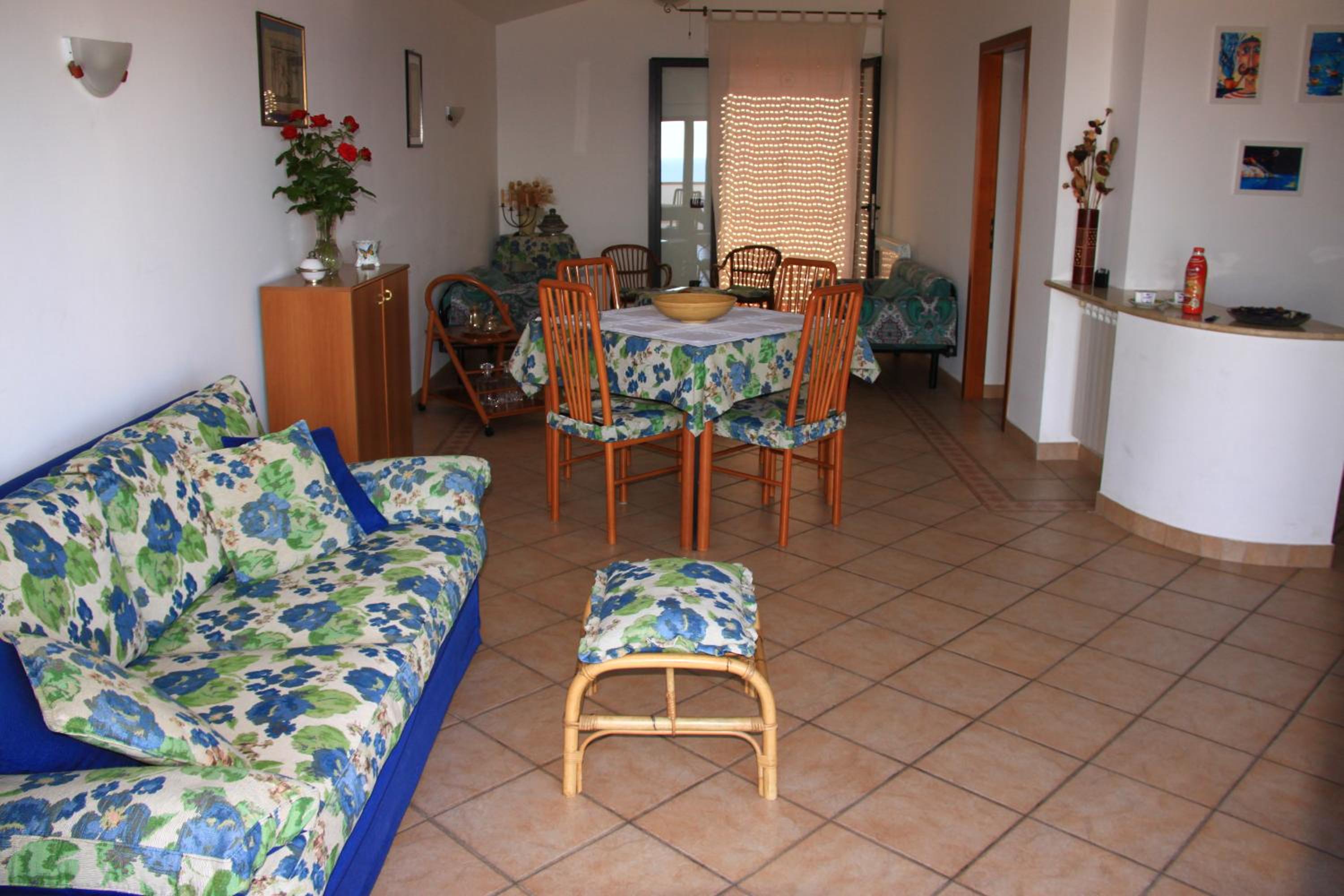 Apartment photo 2