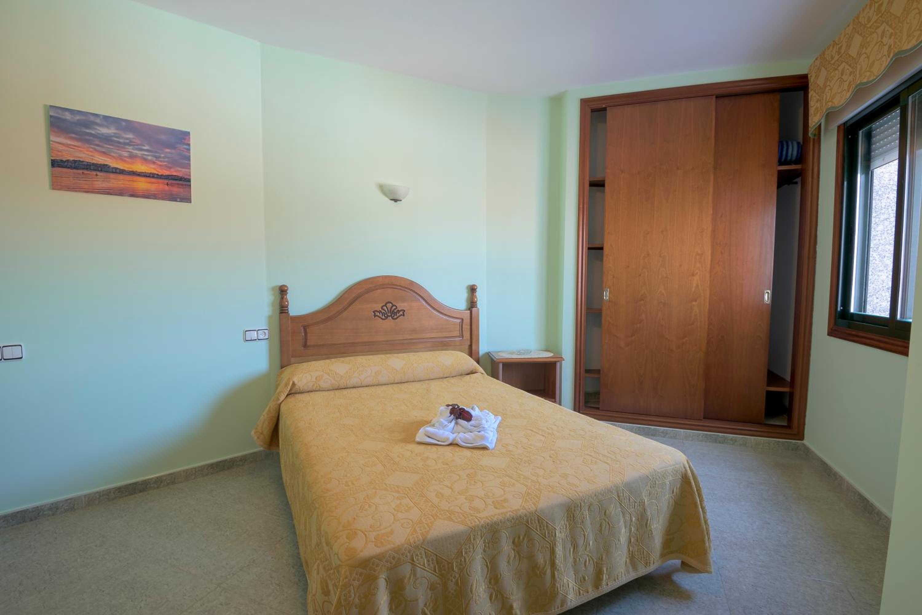 Triple Room (2 Adults + 1 Child) photo 3