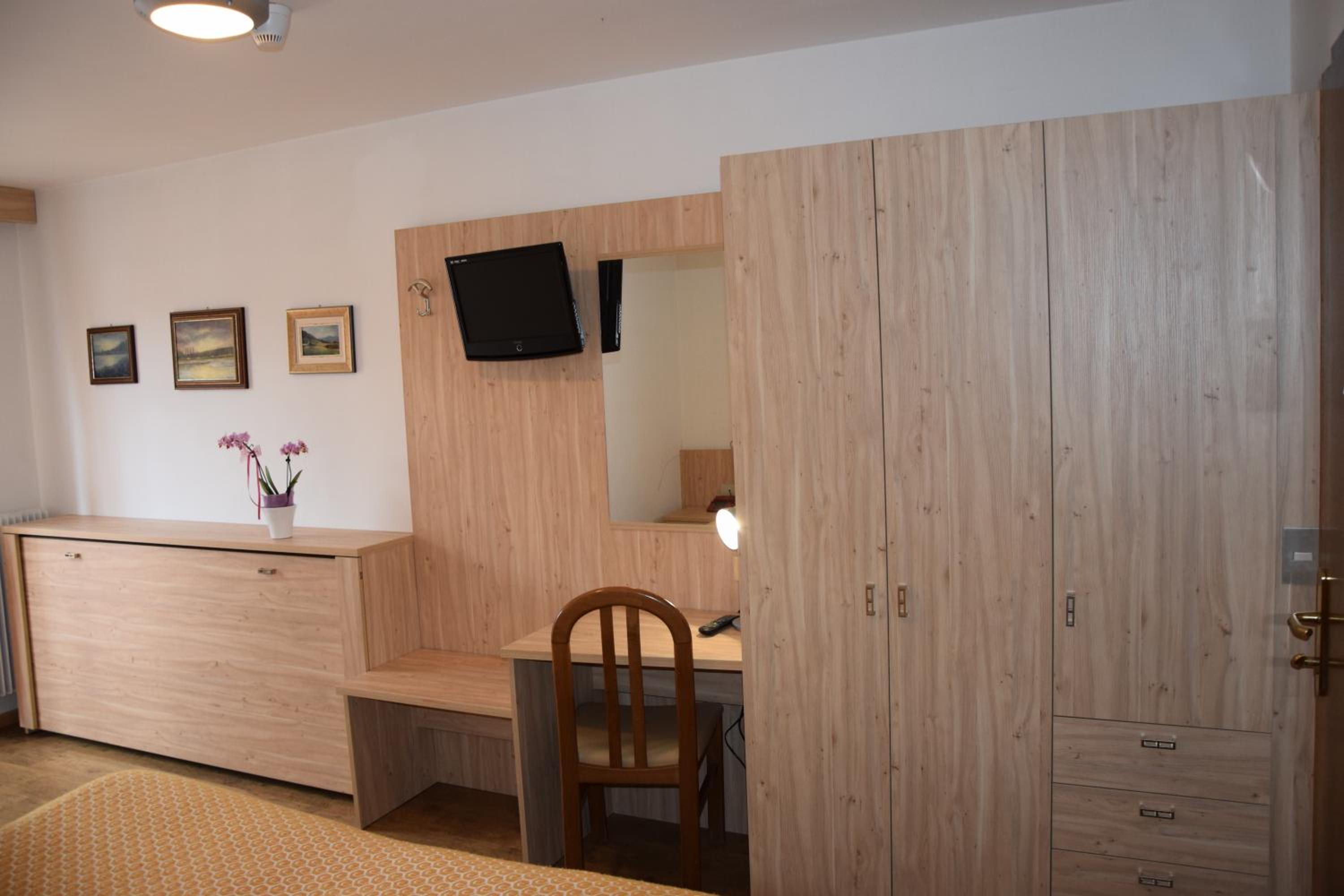 Double or Twin Room - Photo 3