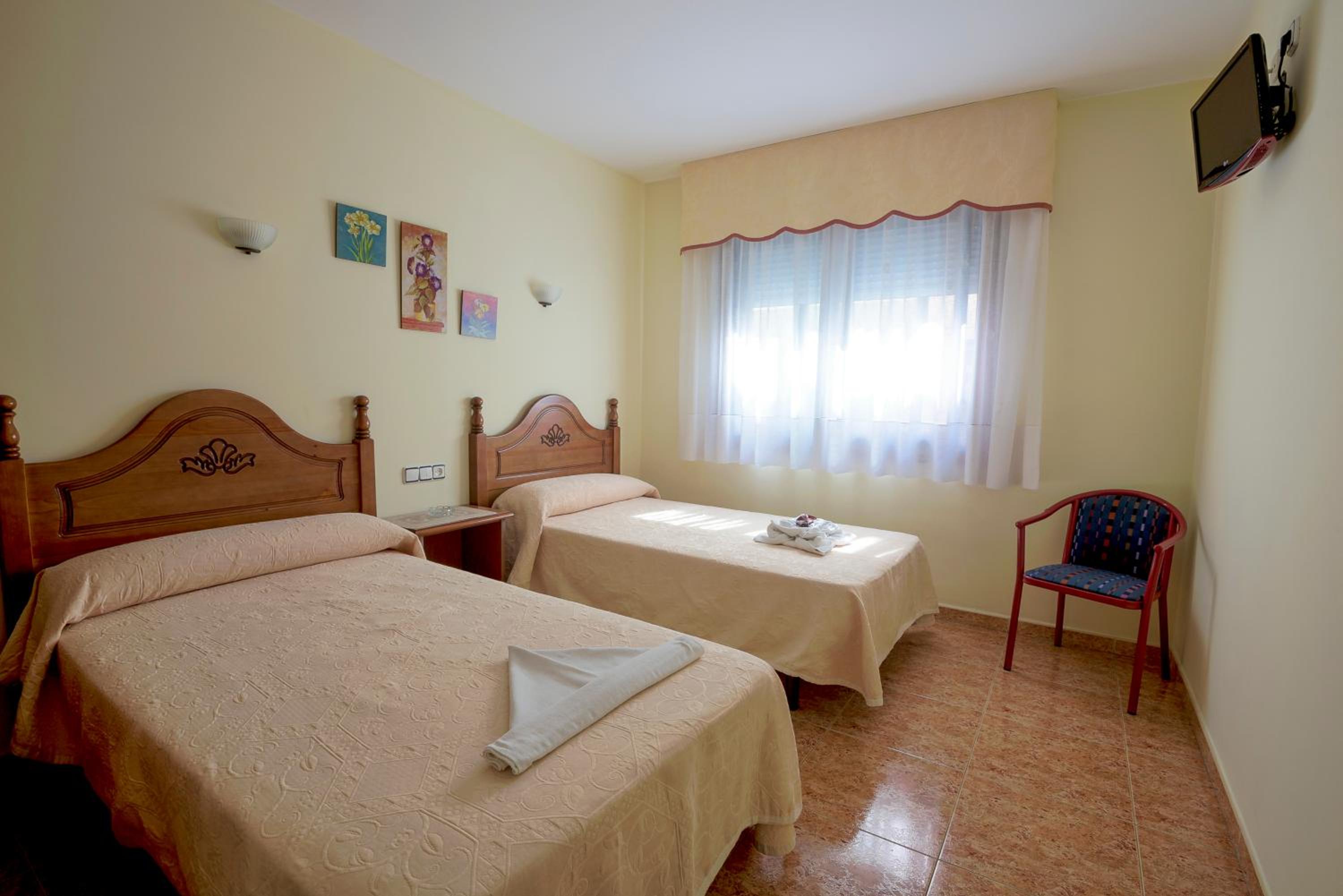 Double or Twin Room - Photo 15