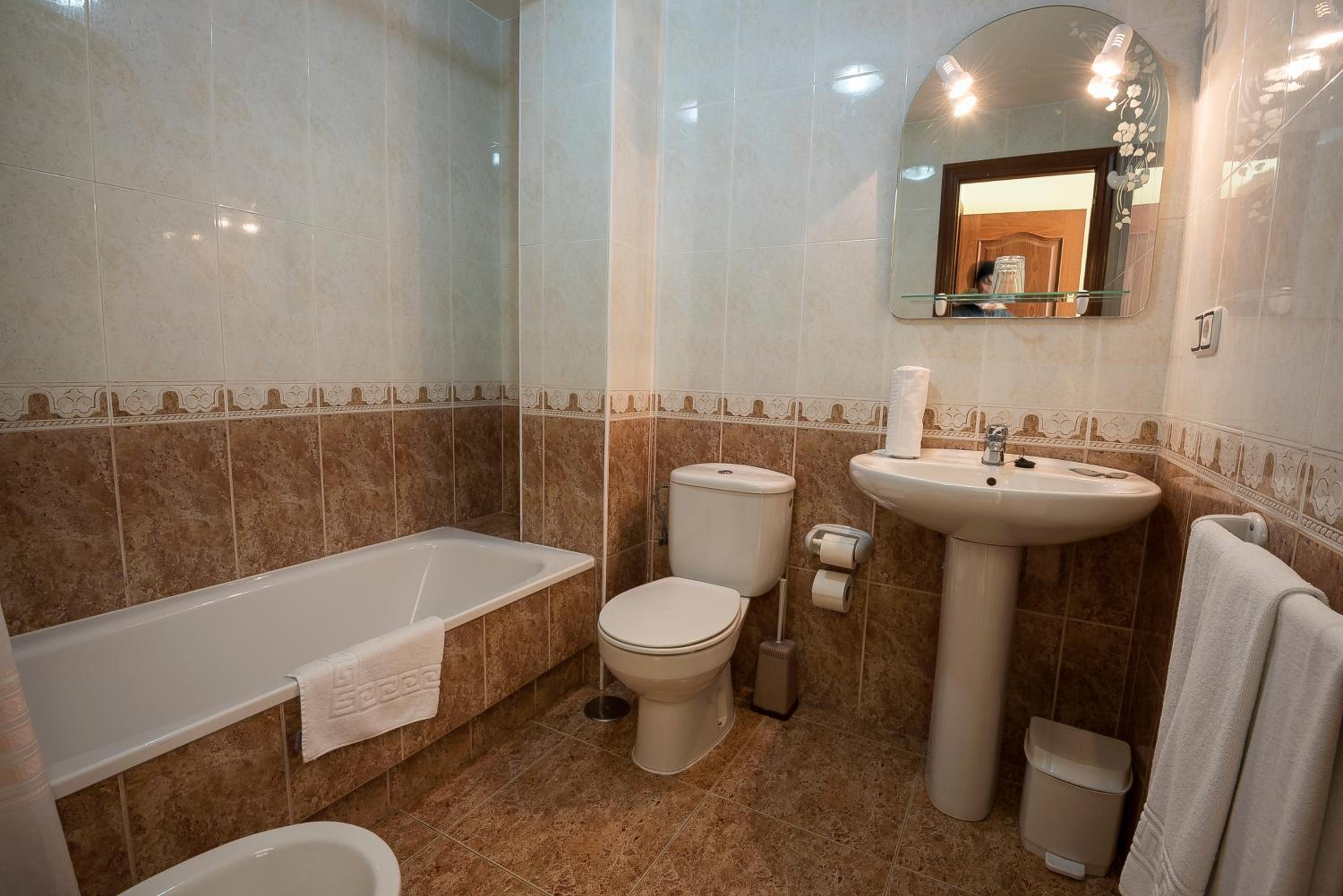 Double or Twin Room - Photo 18