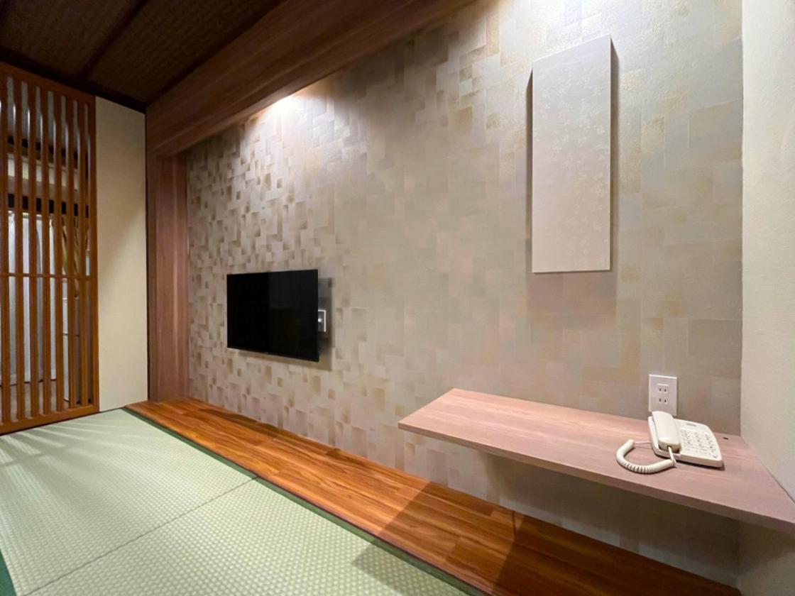 Japanese-Style Family Room photo 2
