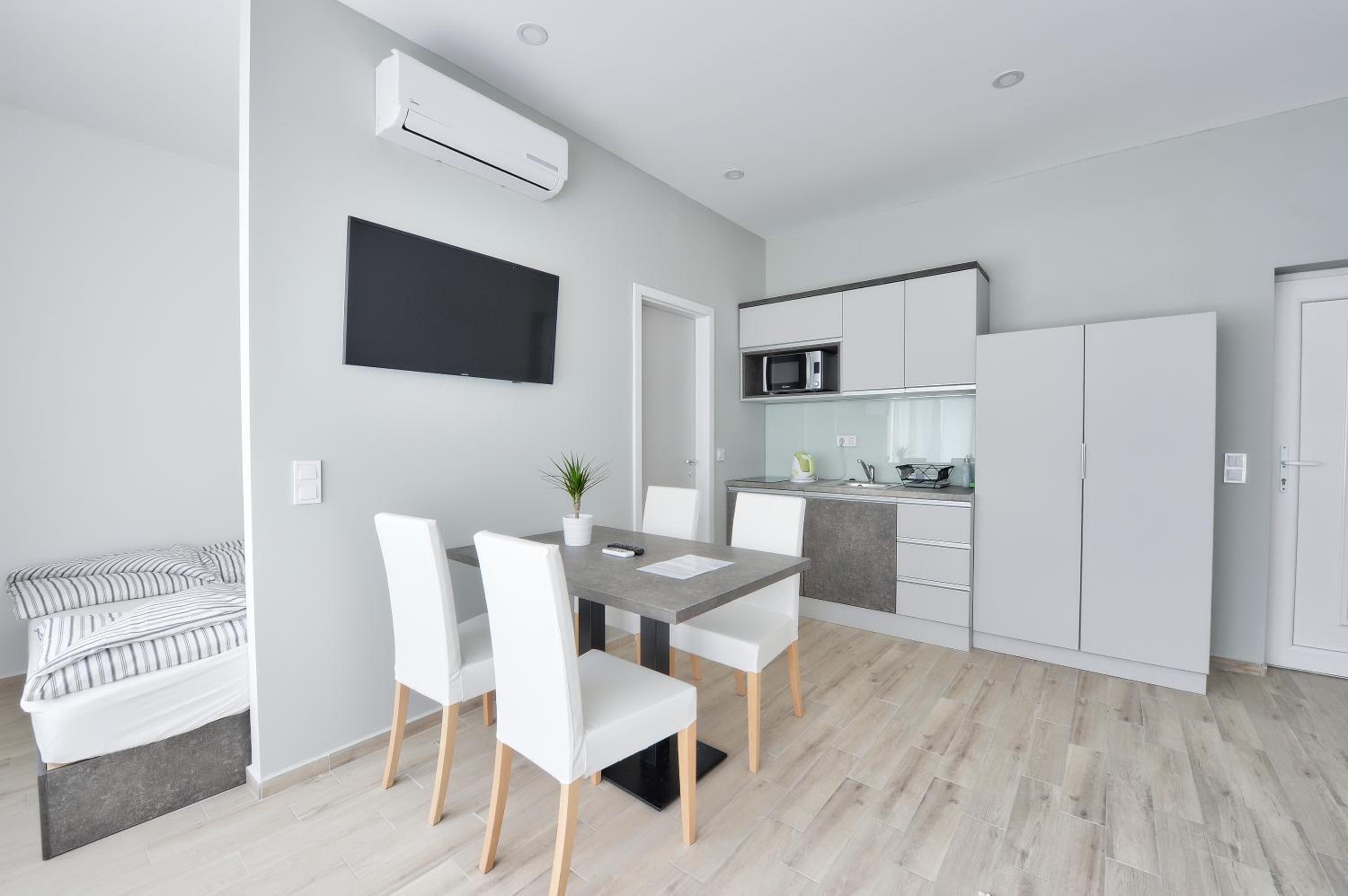 Studio Apartment photo 1