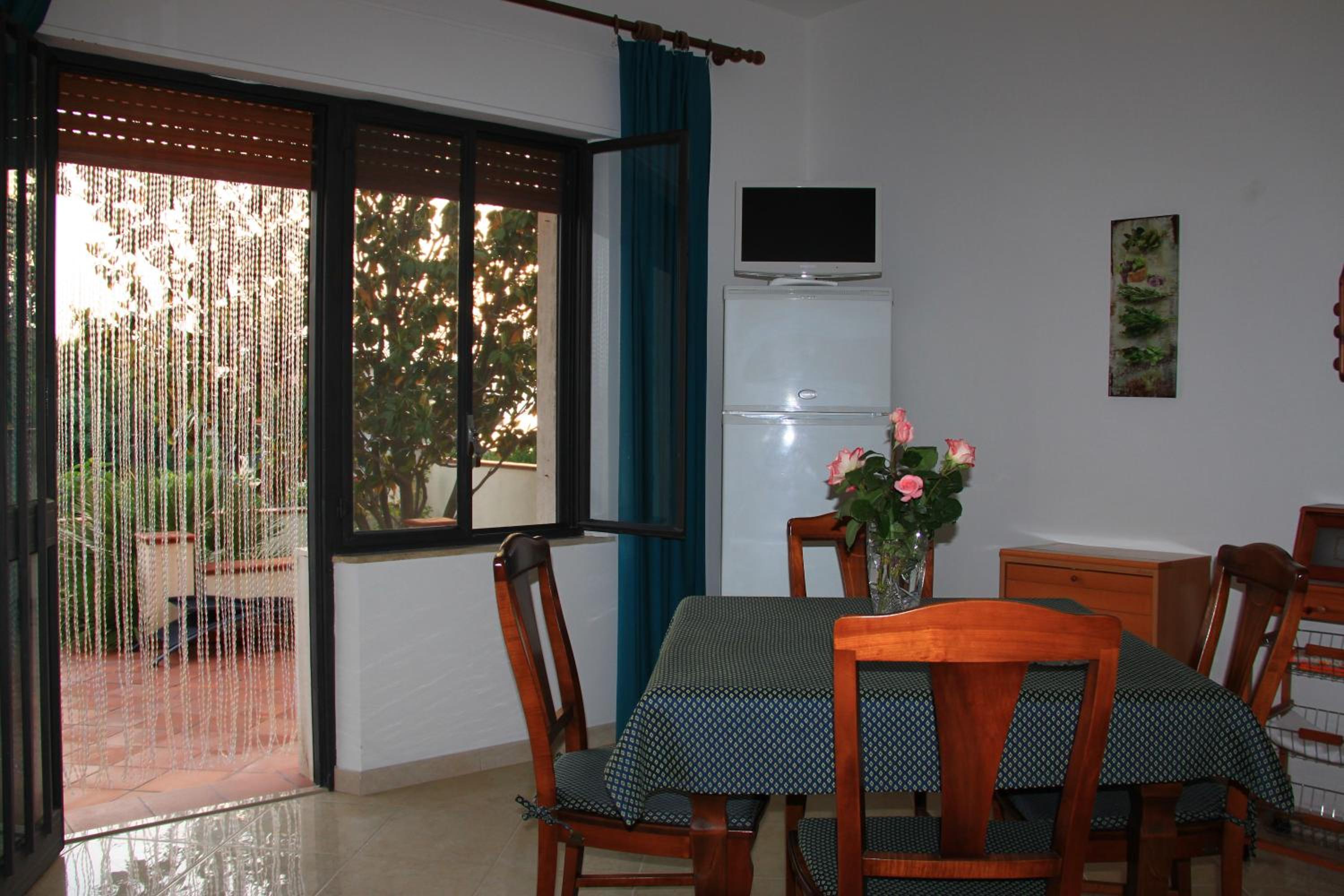 Apartment photo 2