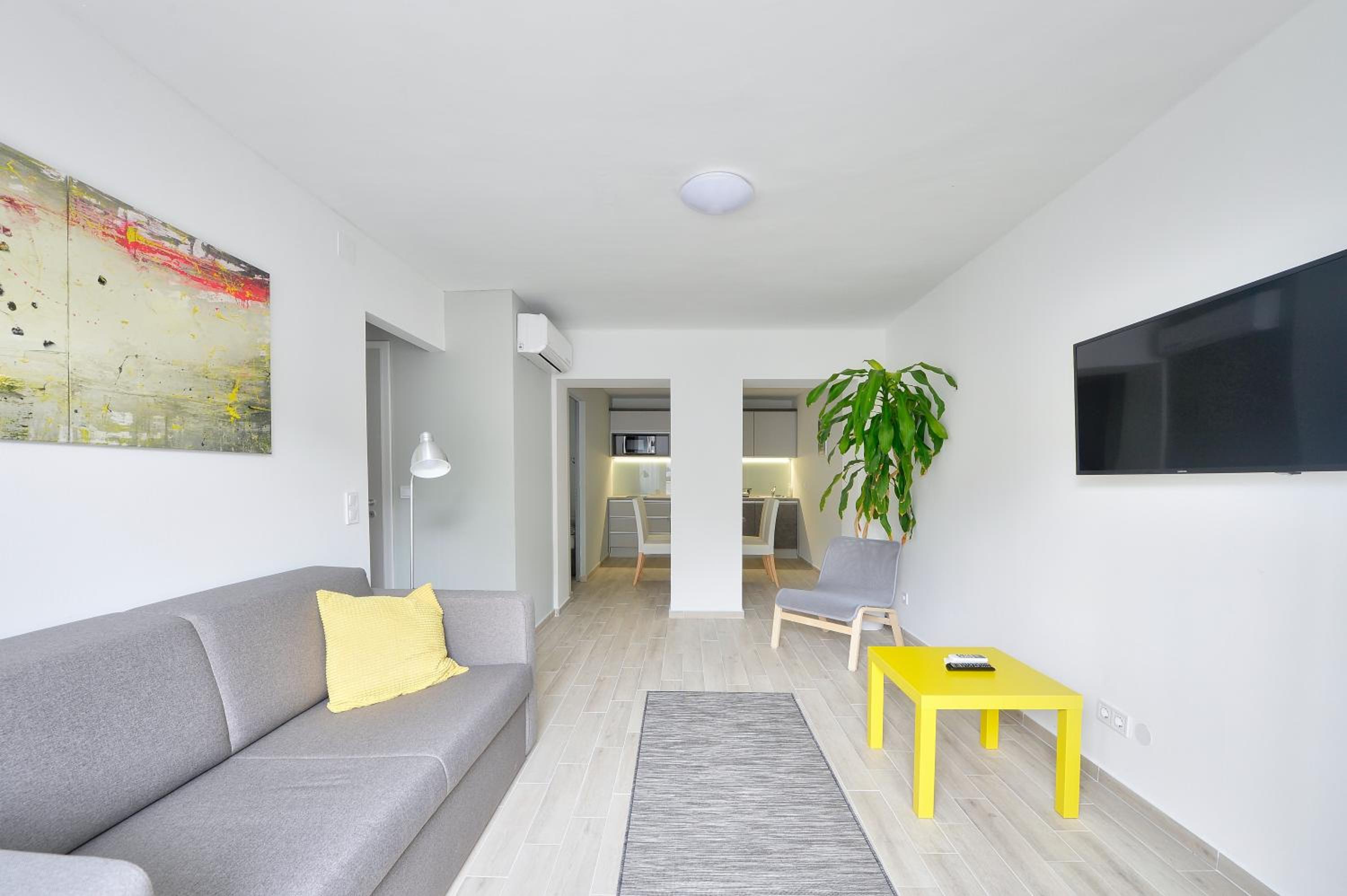 Premium Two - Bedroom Apartment with Terrace or Balcony photo 1