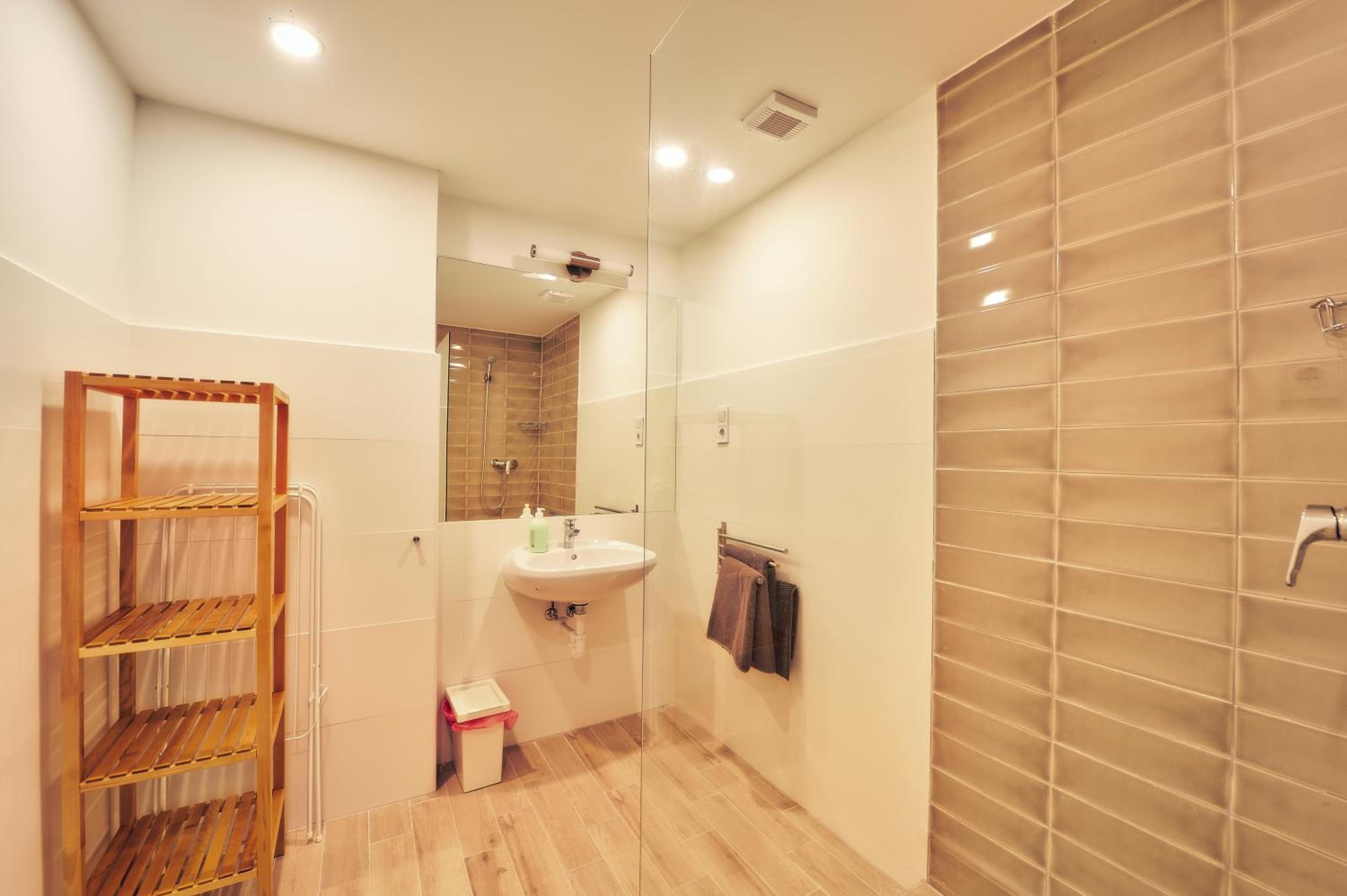 Premium One-Bedroom Apartment with Terrace or Balcony photo 2