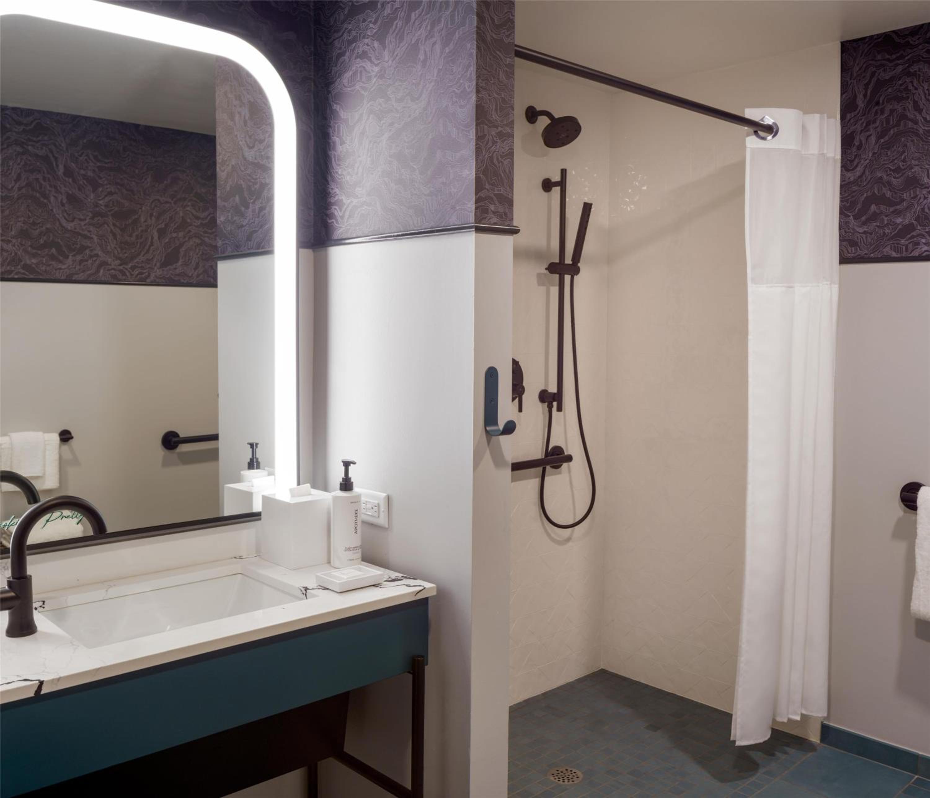 King Room with Roll-In Shower - Disability Access photo 1