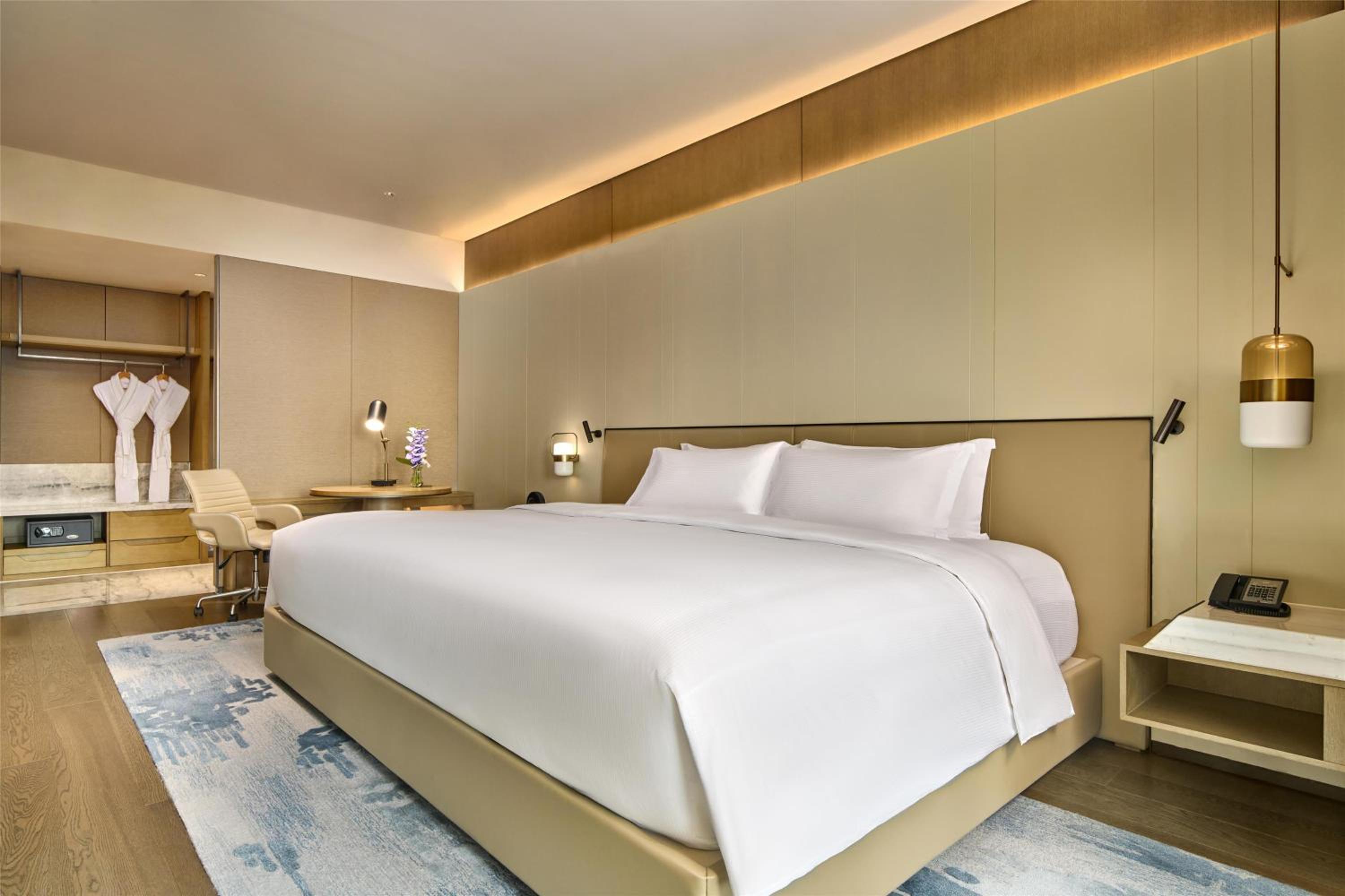 Superior King Room - Photo 1