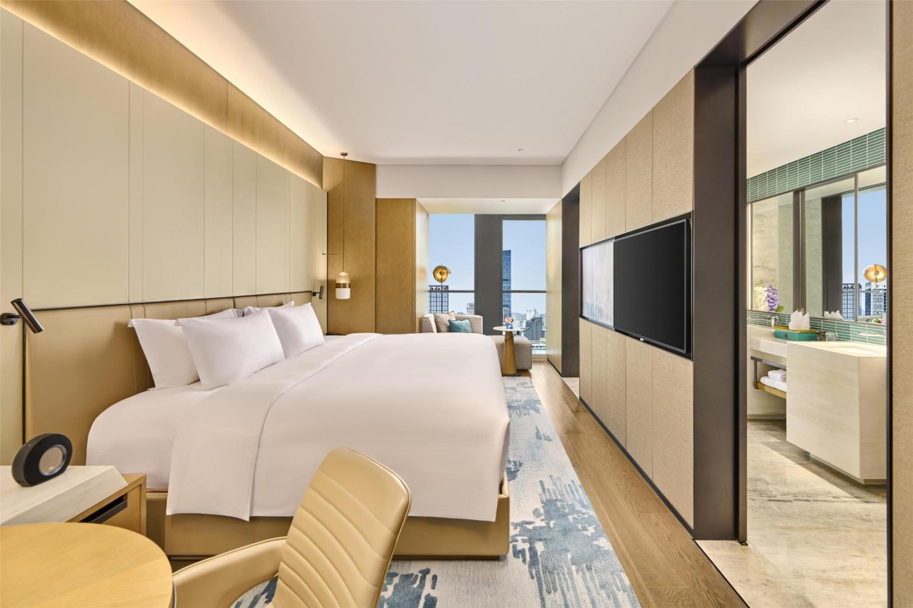 Superior King Room - Photo 4