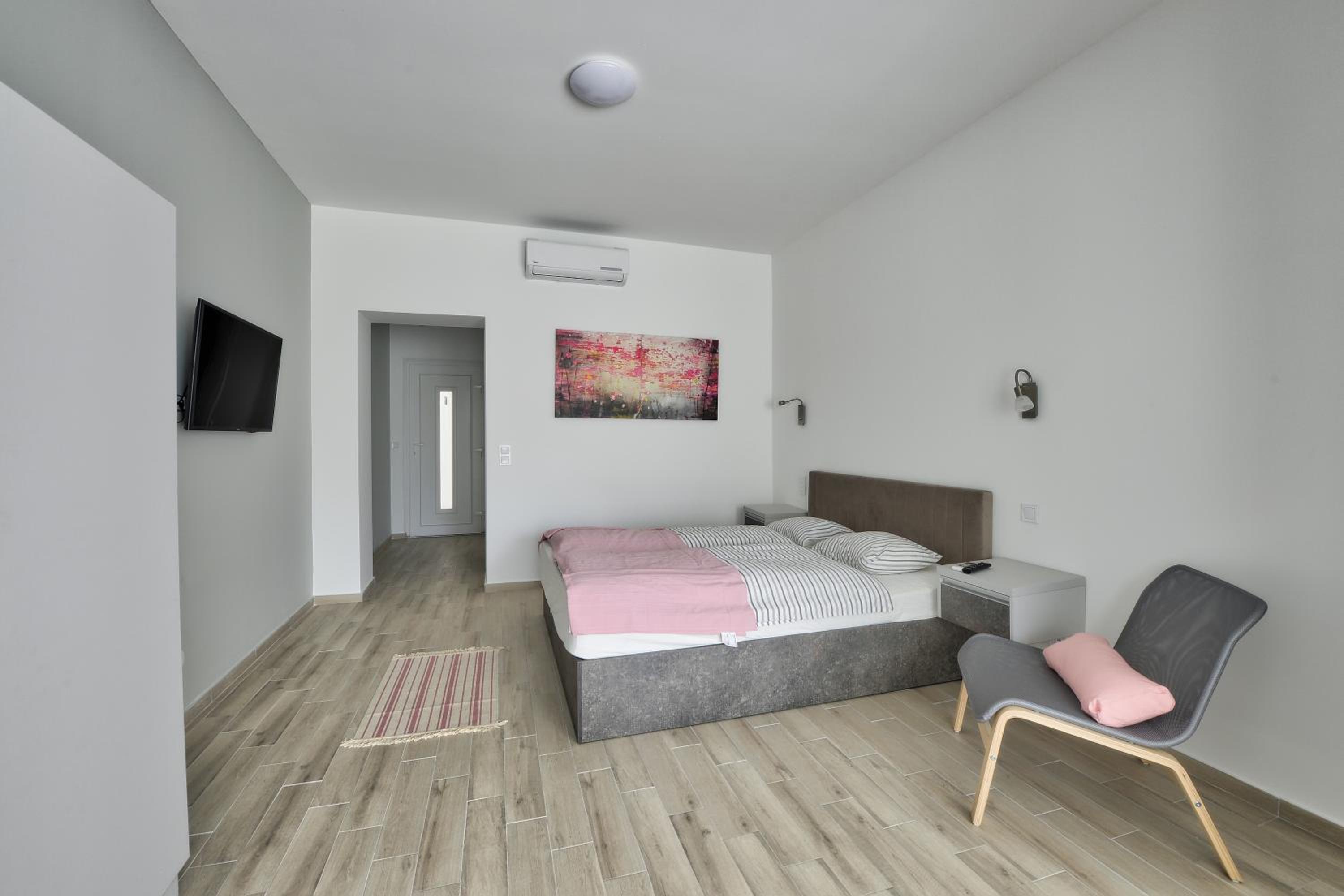 Premium One-Bedroom Apartment with Terrace or Balcony photo 3