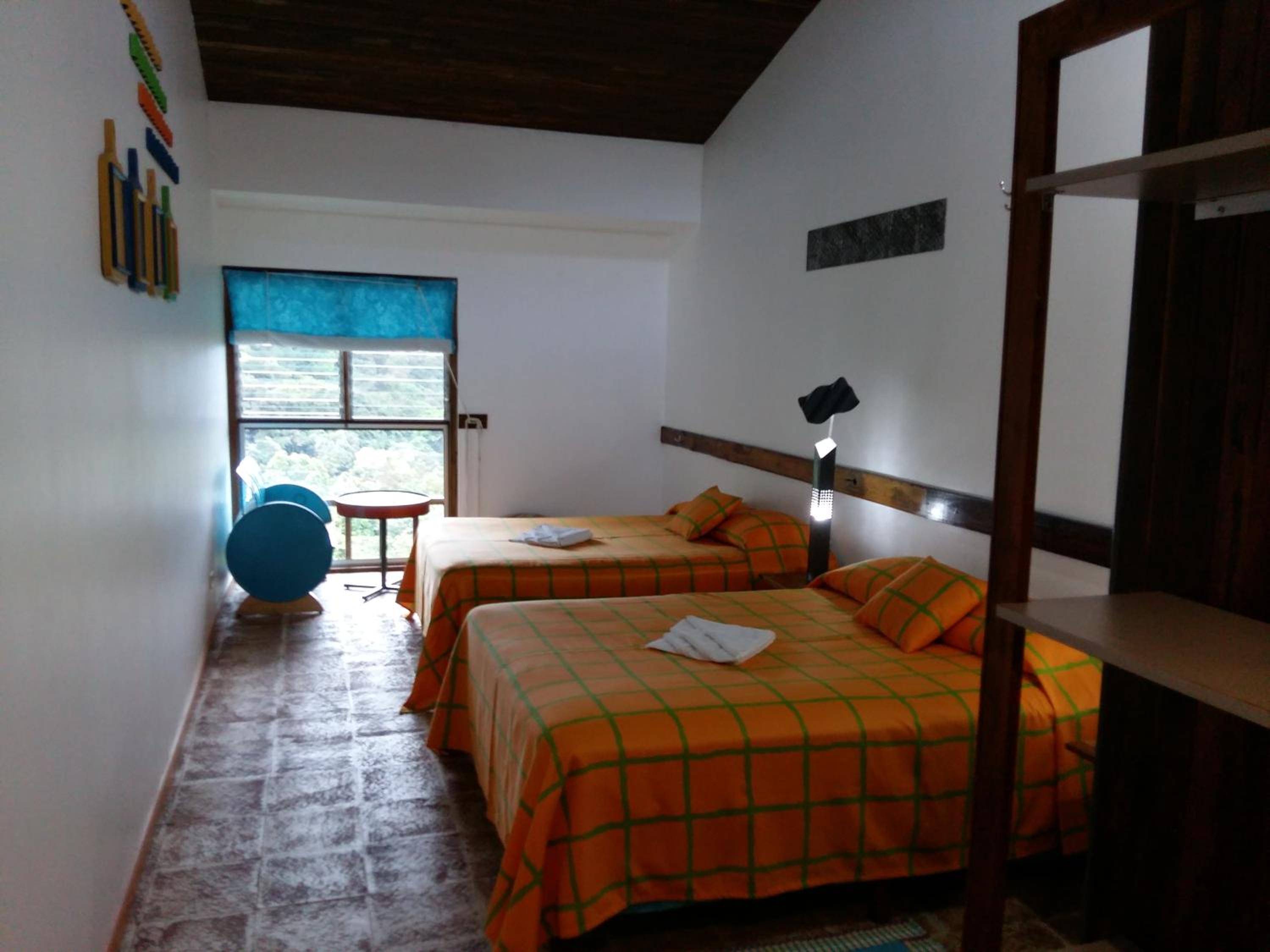 Quarto Duplo com Duas Camas de Casal