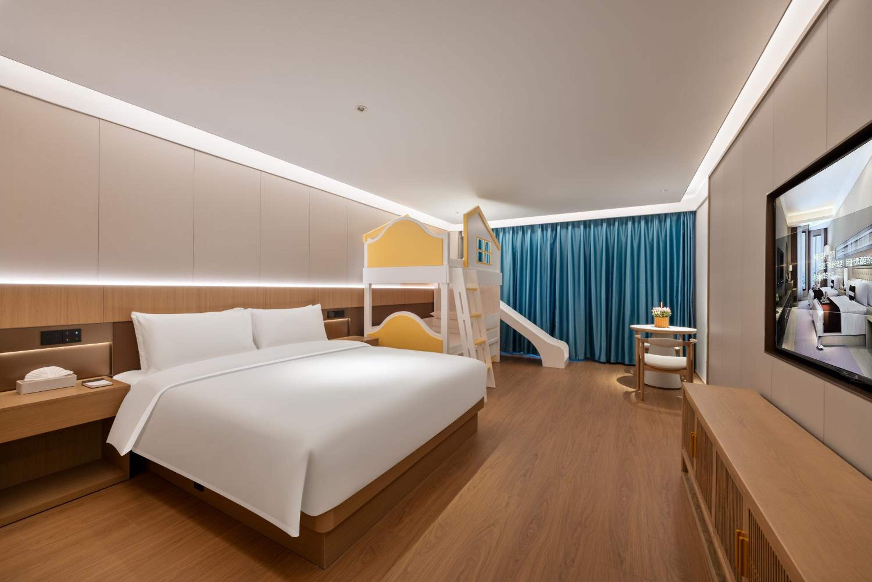 Deluxe Family Room