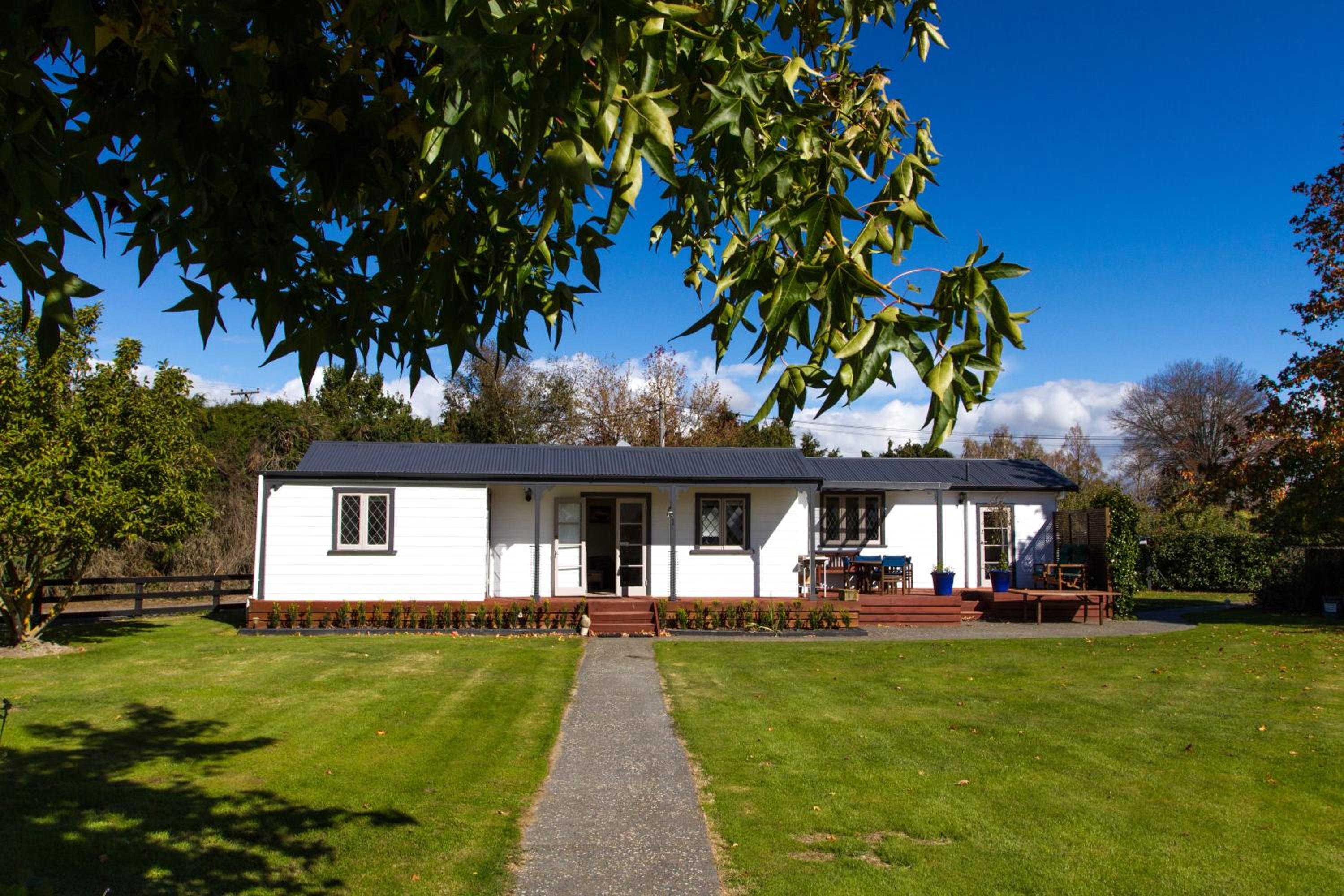 Three-Bedroom Cottage - Photo 9