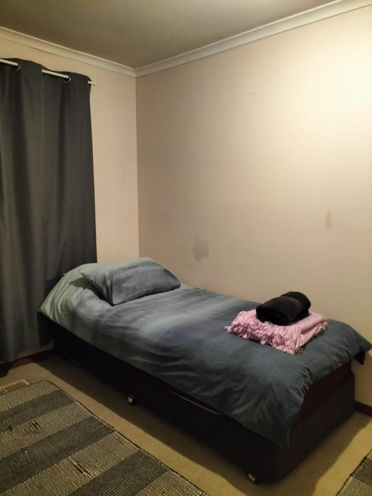 Single Room with Shared Shower and Toilet photo 1