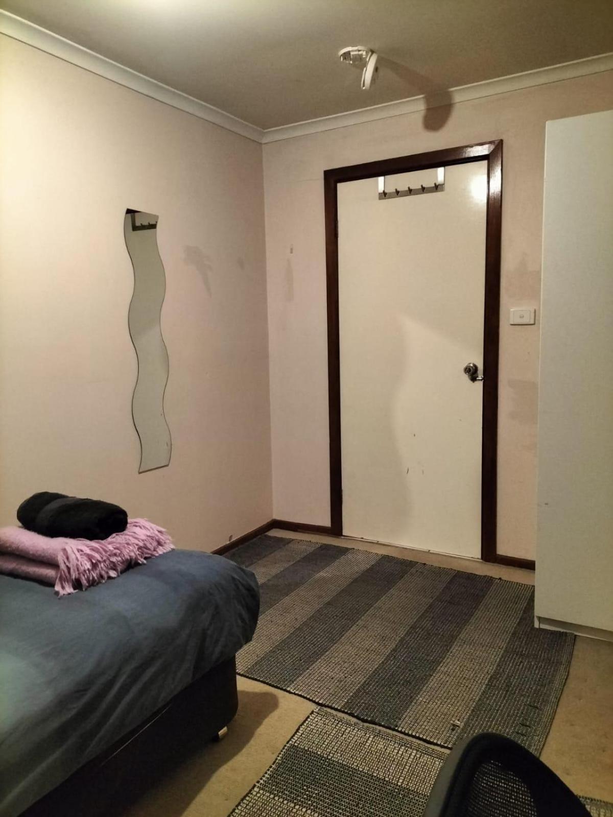 Single Room with Shared Shower and Toilet photo 2