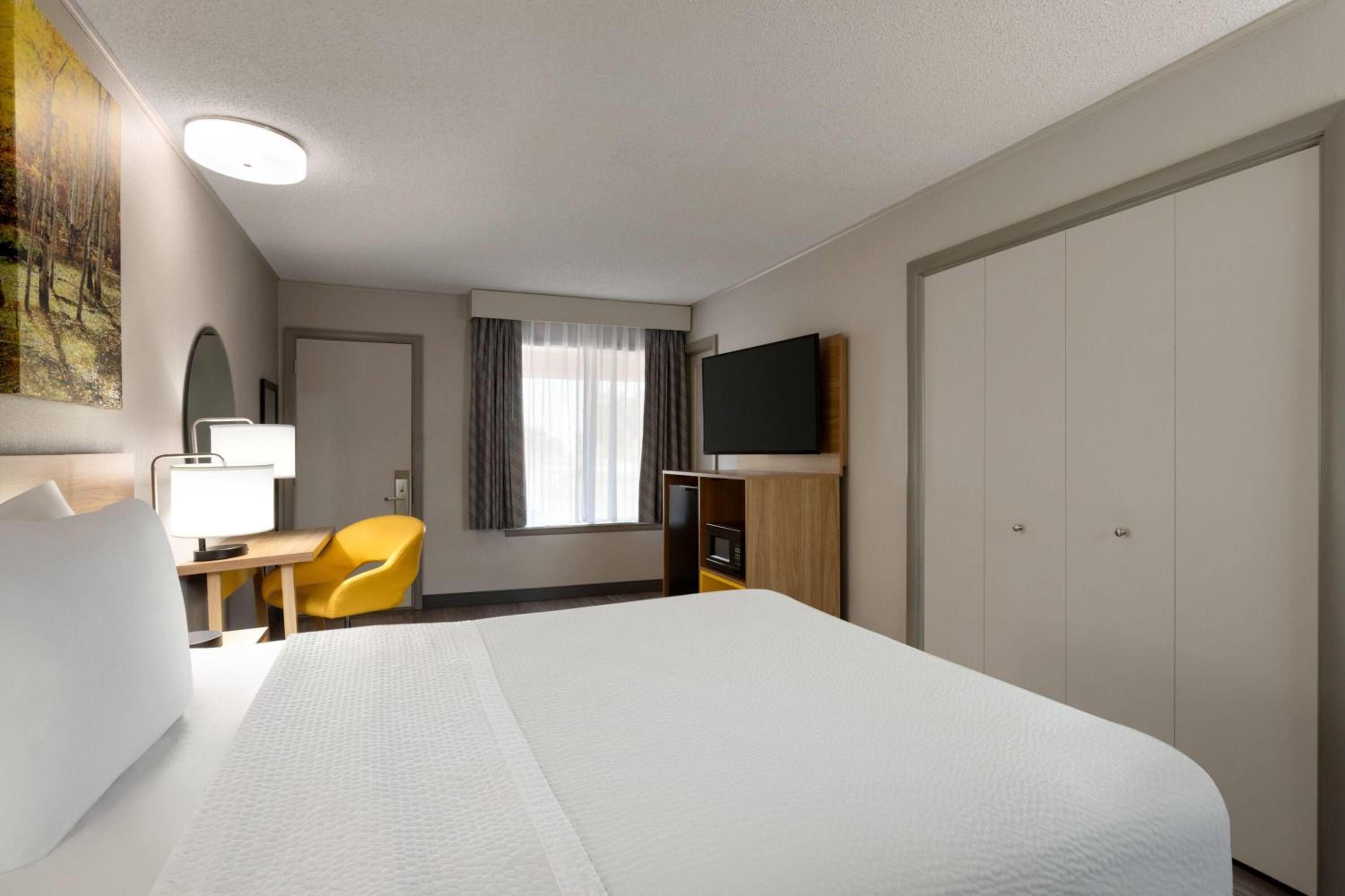 Superior Queen Room, Non-Smoking photo 2
