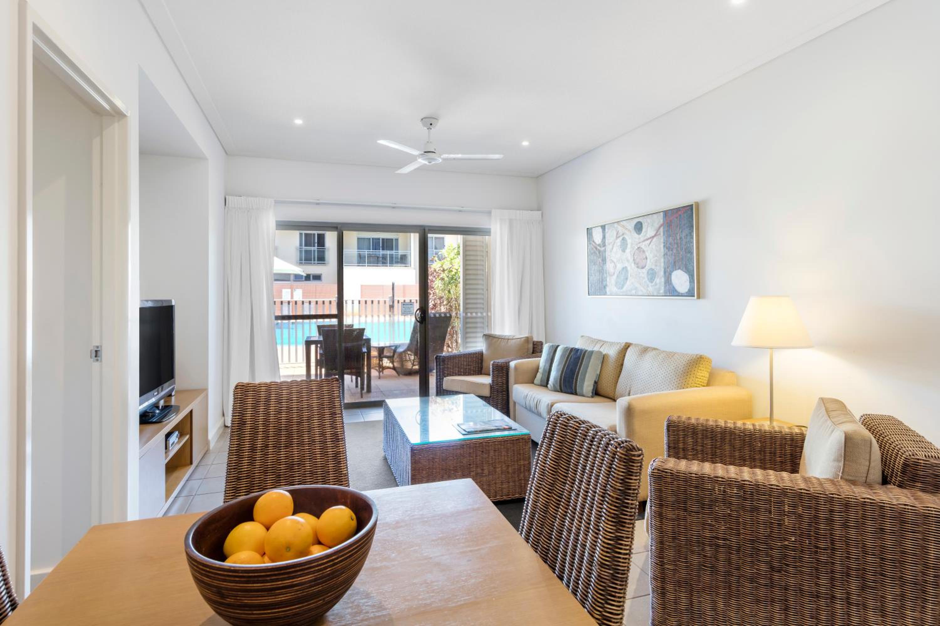 One-Bedroom Apartment - Poolside - Photo 4