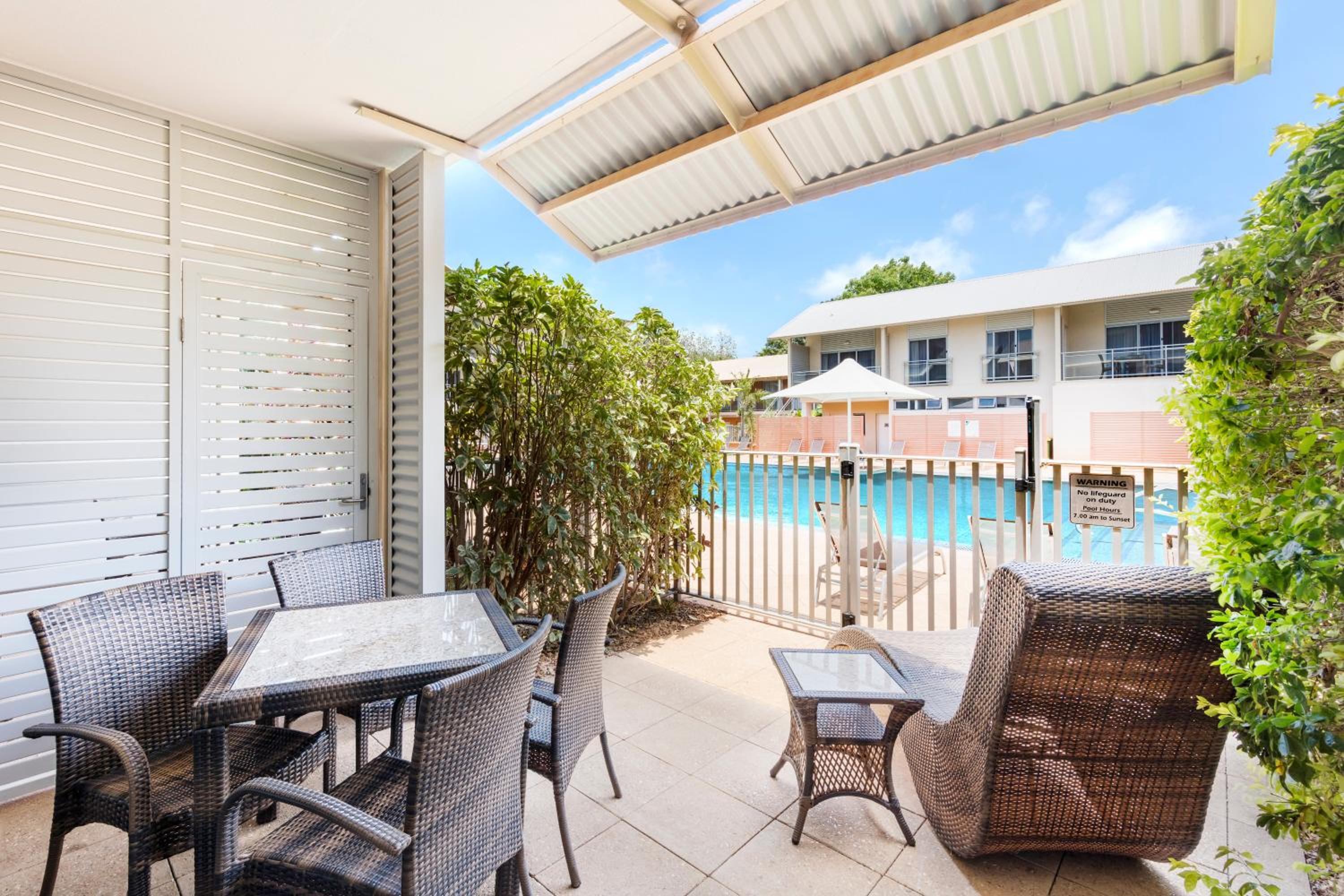 One-Bedroom Apartment - Poolside - Photo 6