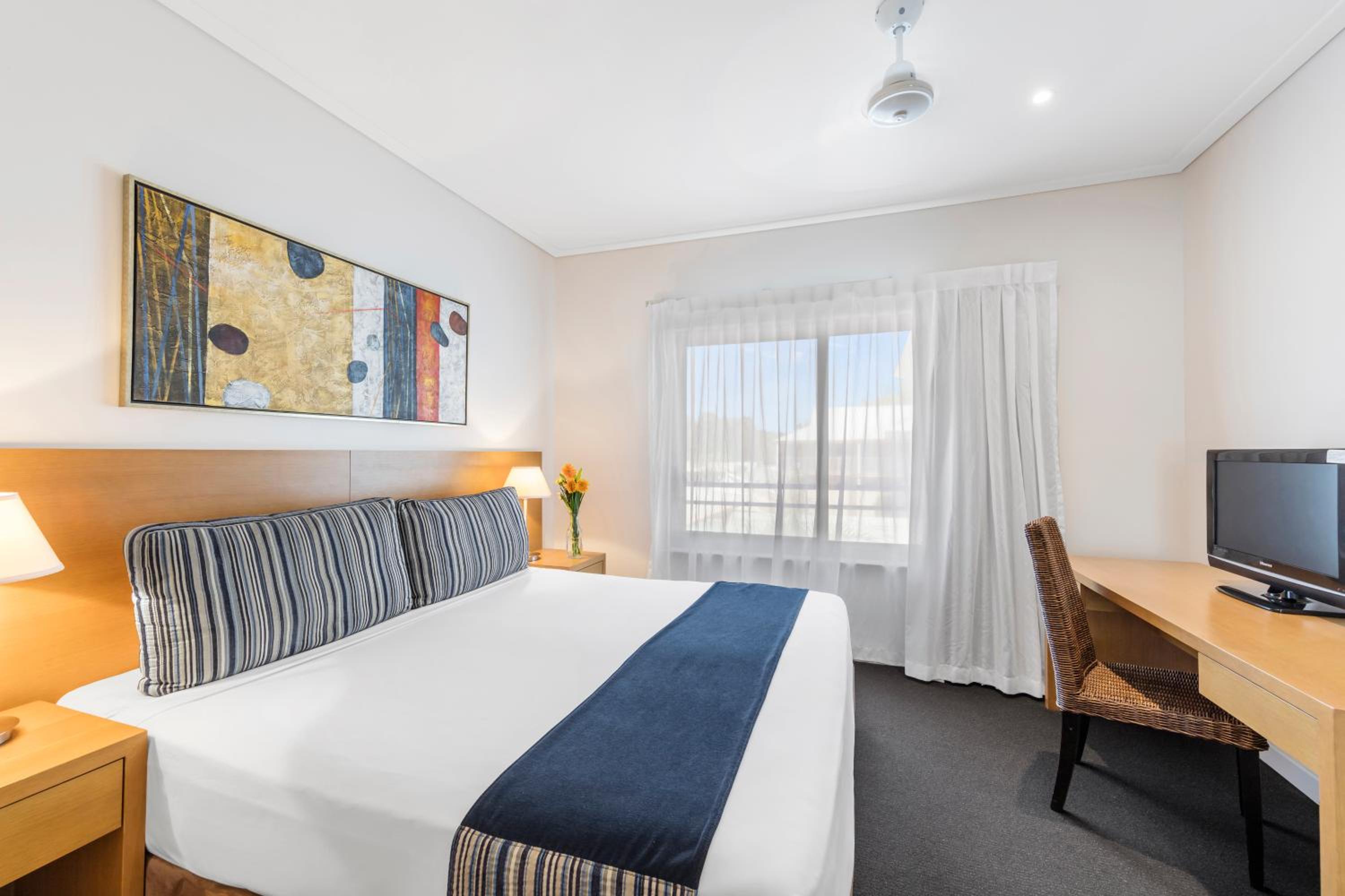 Two-Bedroom Apartment - Poolside - No Housekeeping photo 3