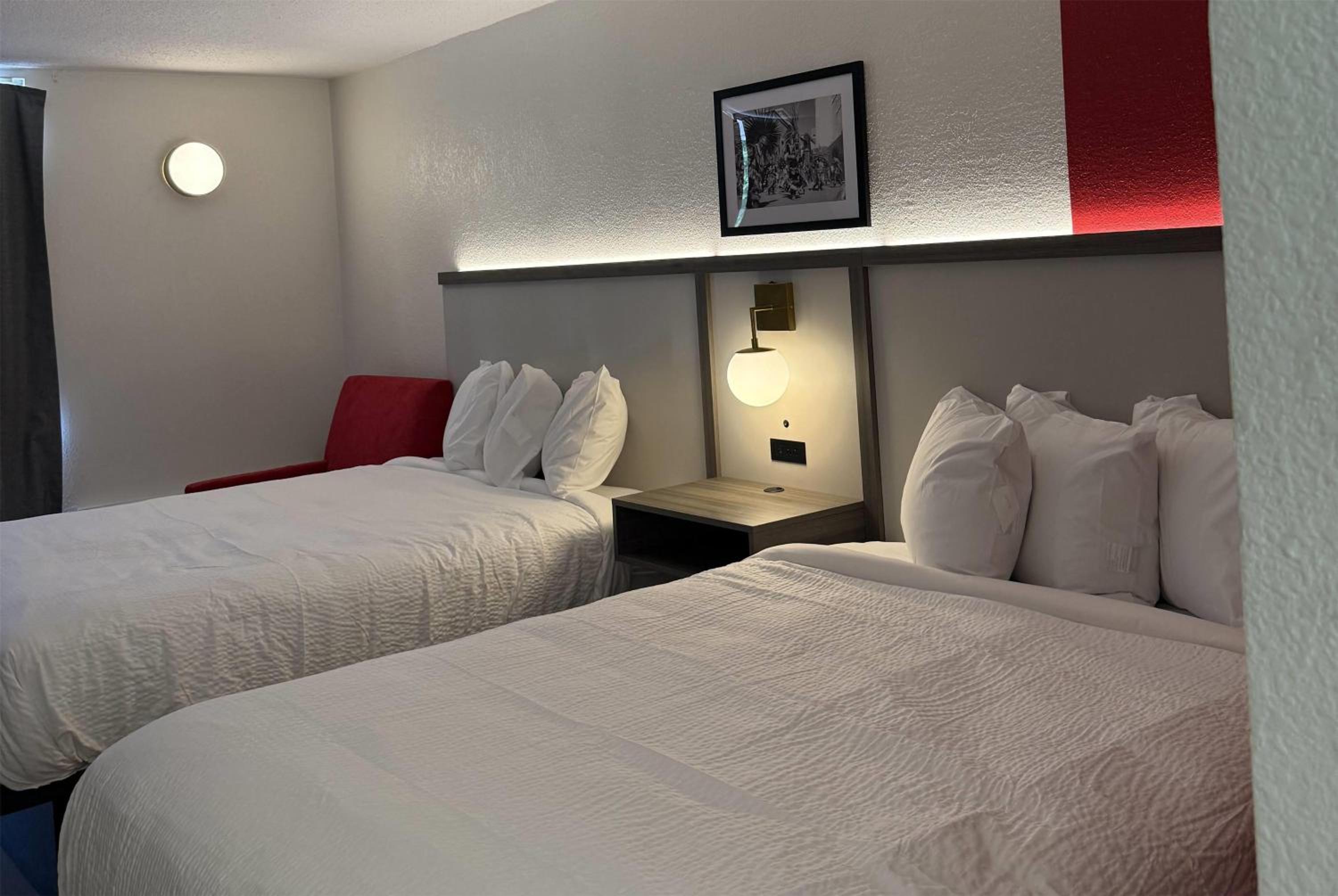 Double Room with Two Double Beds - Non-Smoking - Photo 4