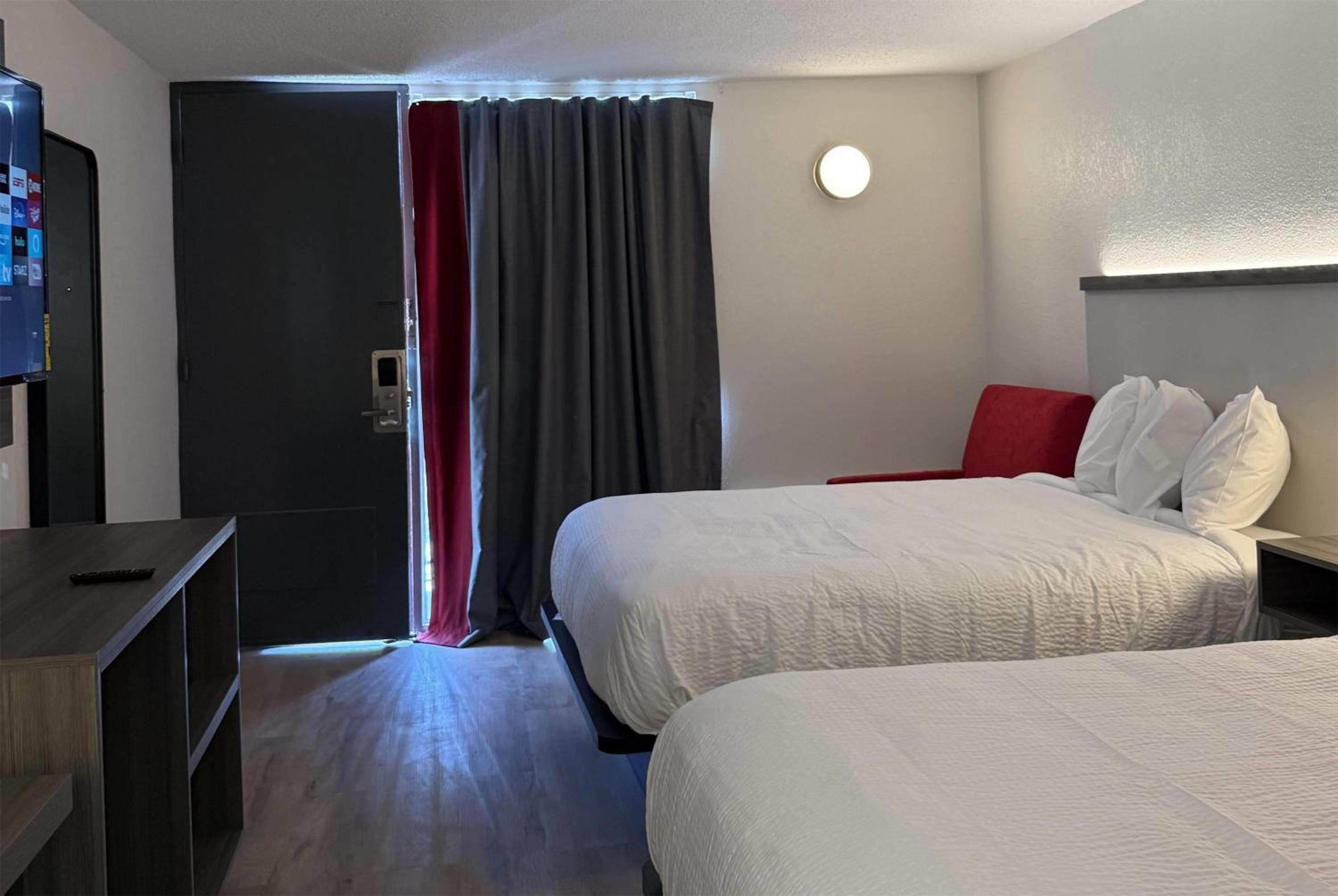 Double Room with Two Double Beds - Non-Smoking - Photo 7
