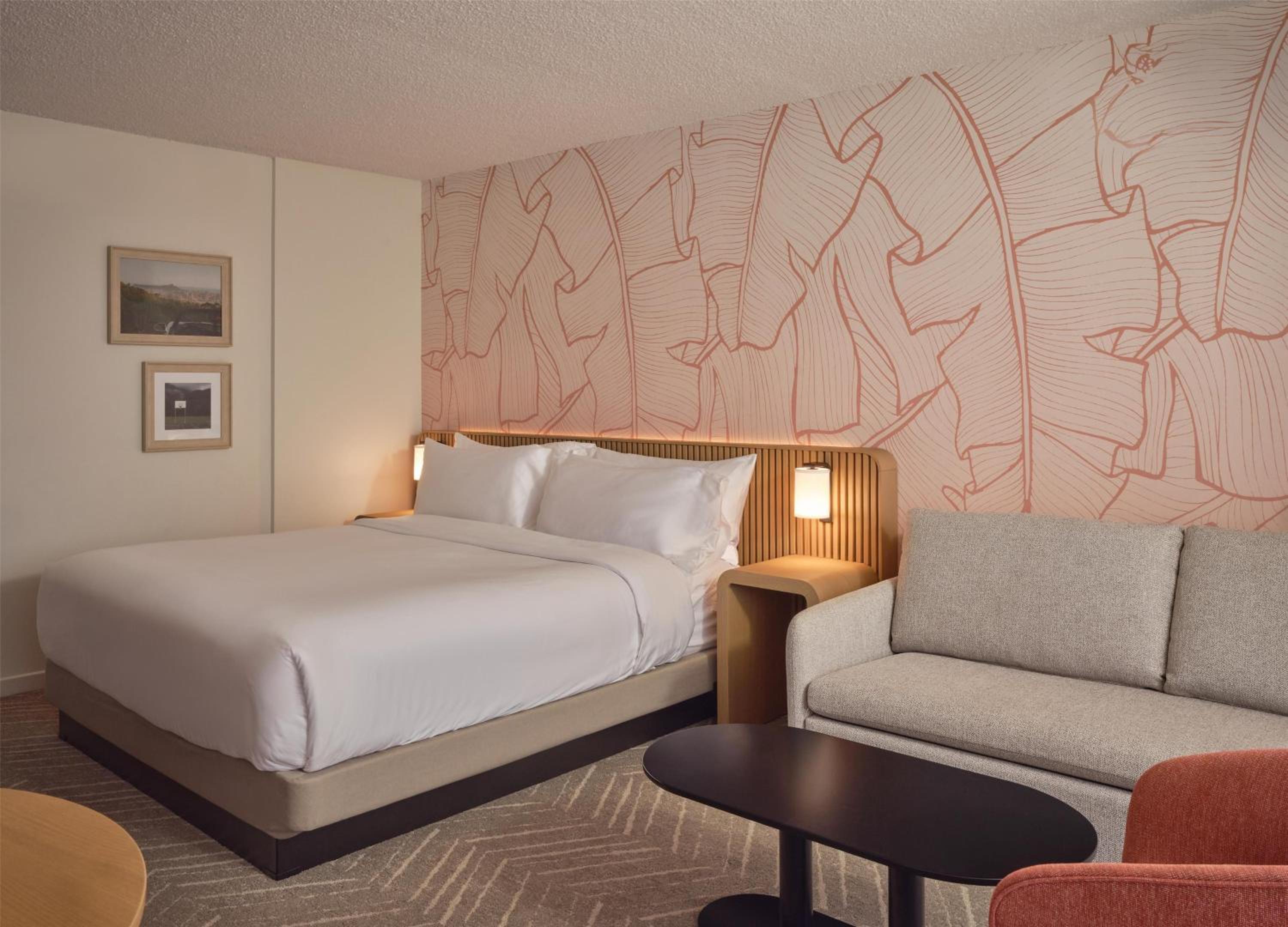 King Room with Sofa Bed - Non-Smoking - Photo 2