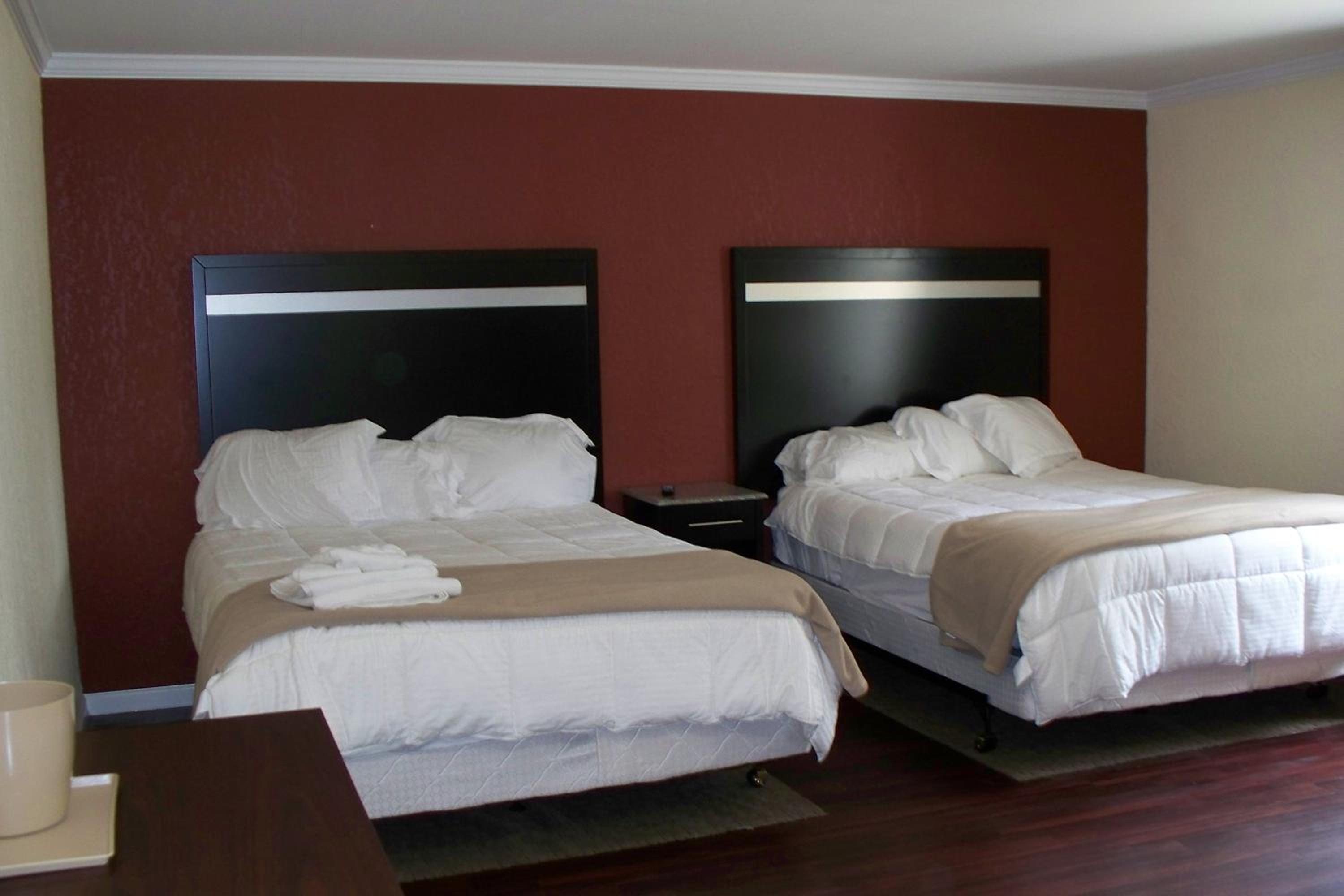 Standard Queen Room with Two Queen Beds photo 1