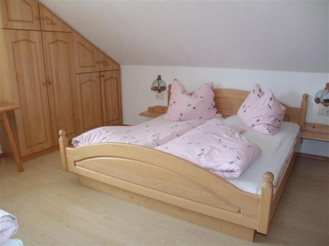 Deluxe Room (2 Adults + 1 Child) photo 1