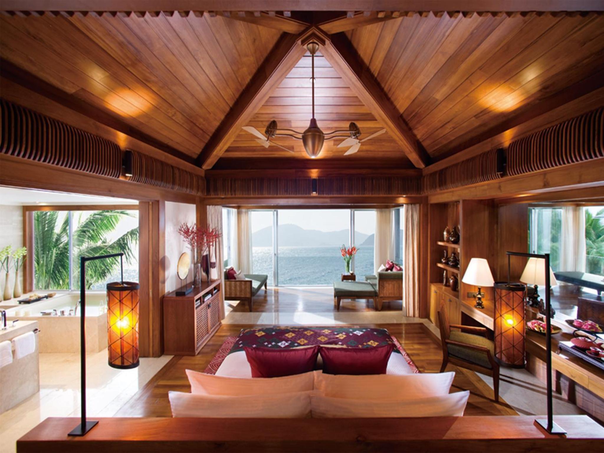 Coral Bay Deluxe villa ( Limos pick-up service from Sanya Phenix Airport+ Daliy afternoon tea+ Welcome bottle of champagne+Daily laundry service for up to 5 pieces+ butler service Late check-out until 2pm subject to availability Special welcome amenity)