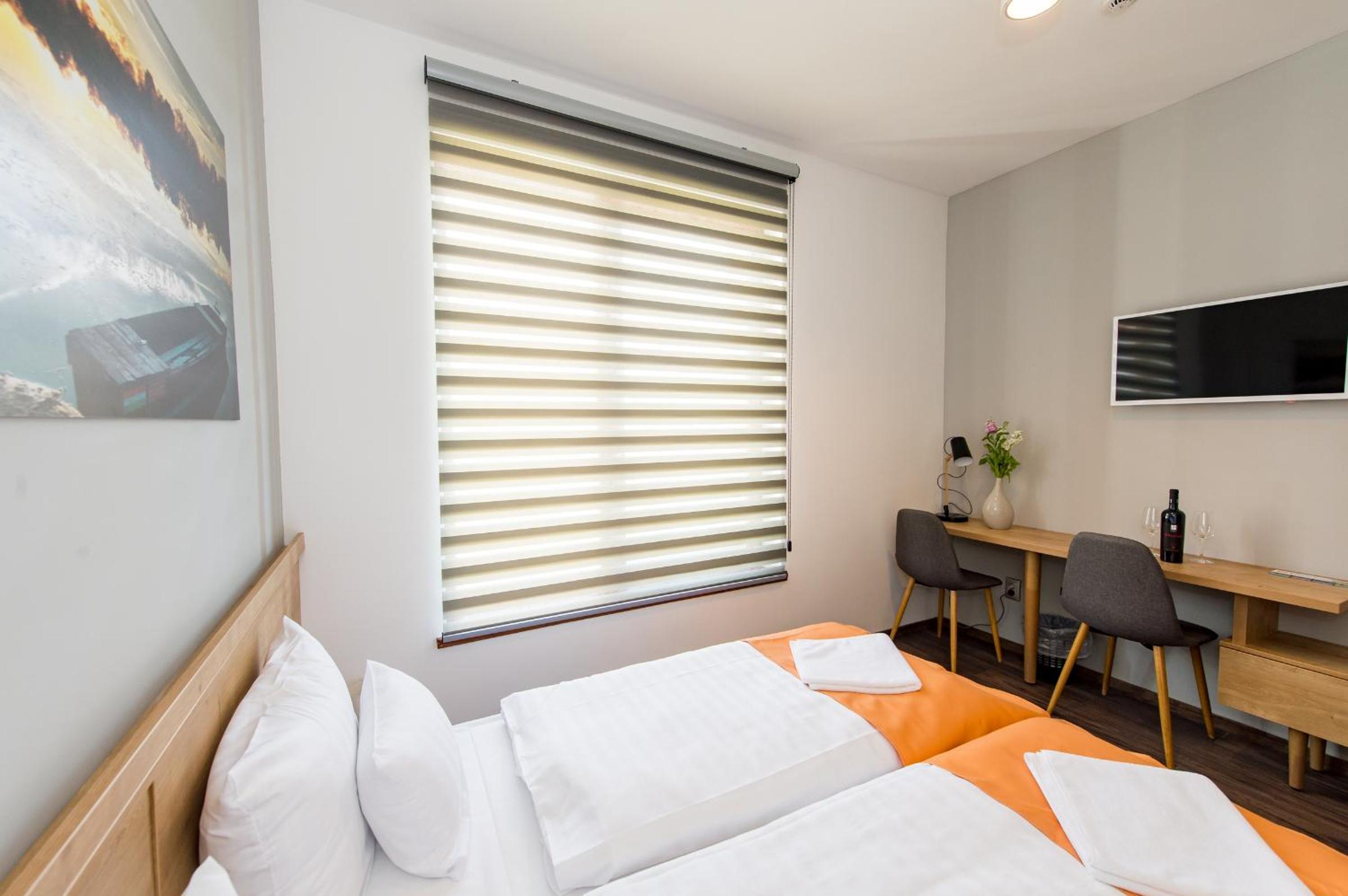 Classic Double Room - Photo 8