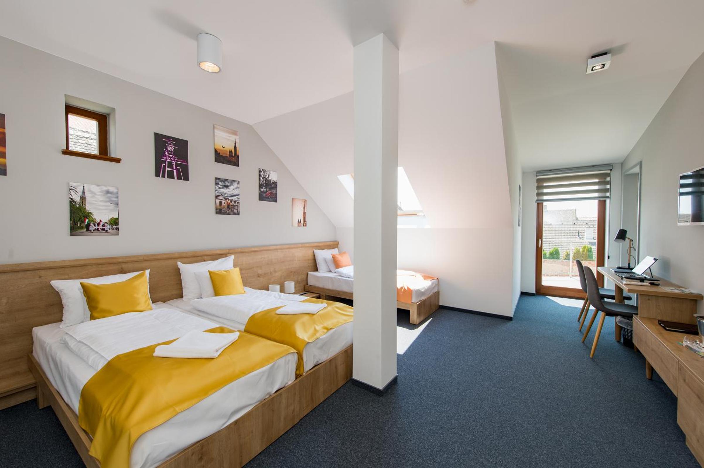 Superior Double Room with Two Double Beds - Photo 5