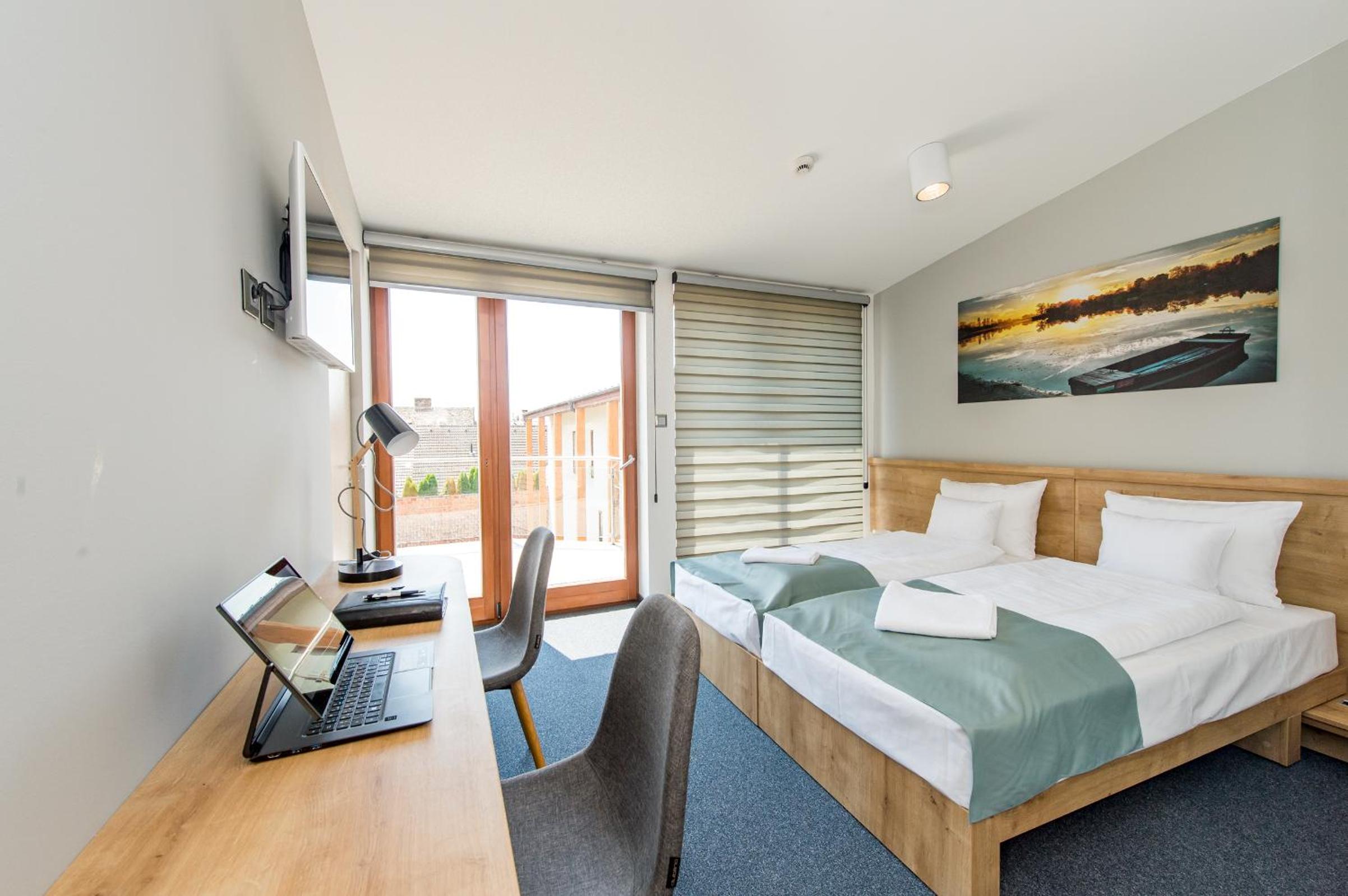 Superior Double Room with Two Double Beds - Photo 3