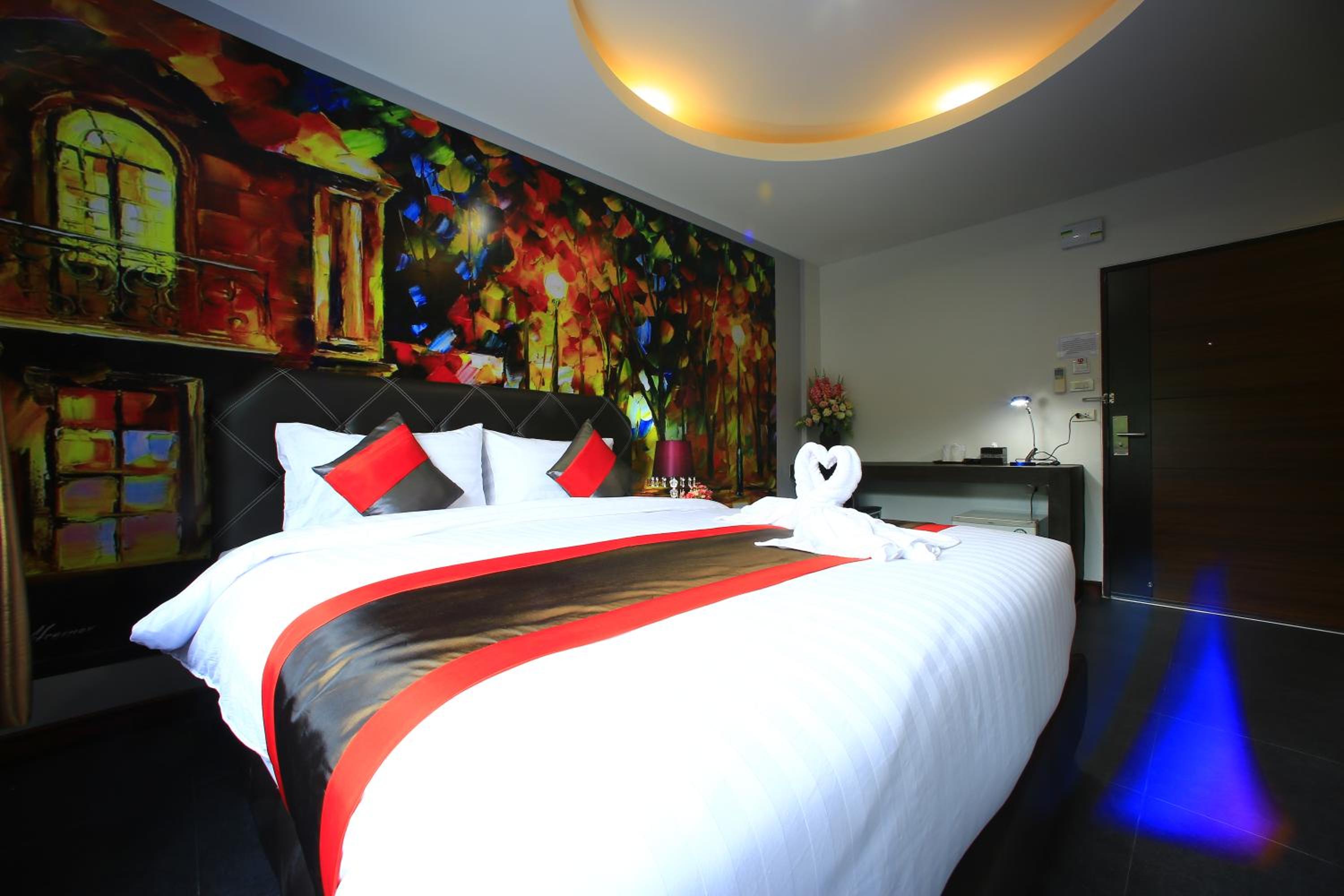 Deluxe King Room photo 1
