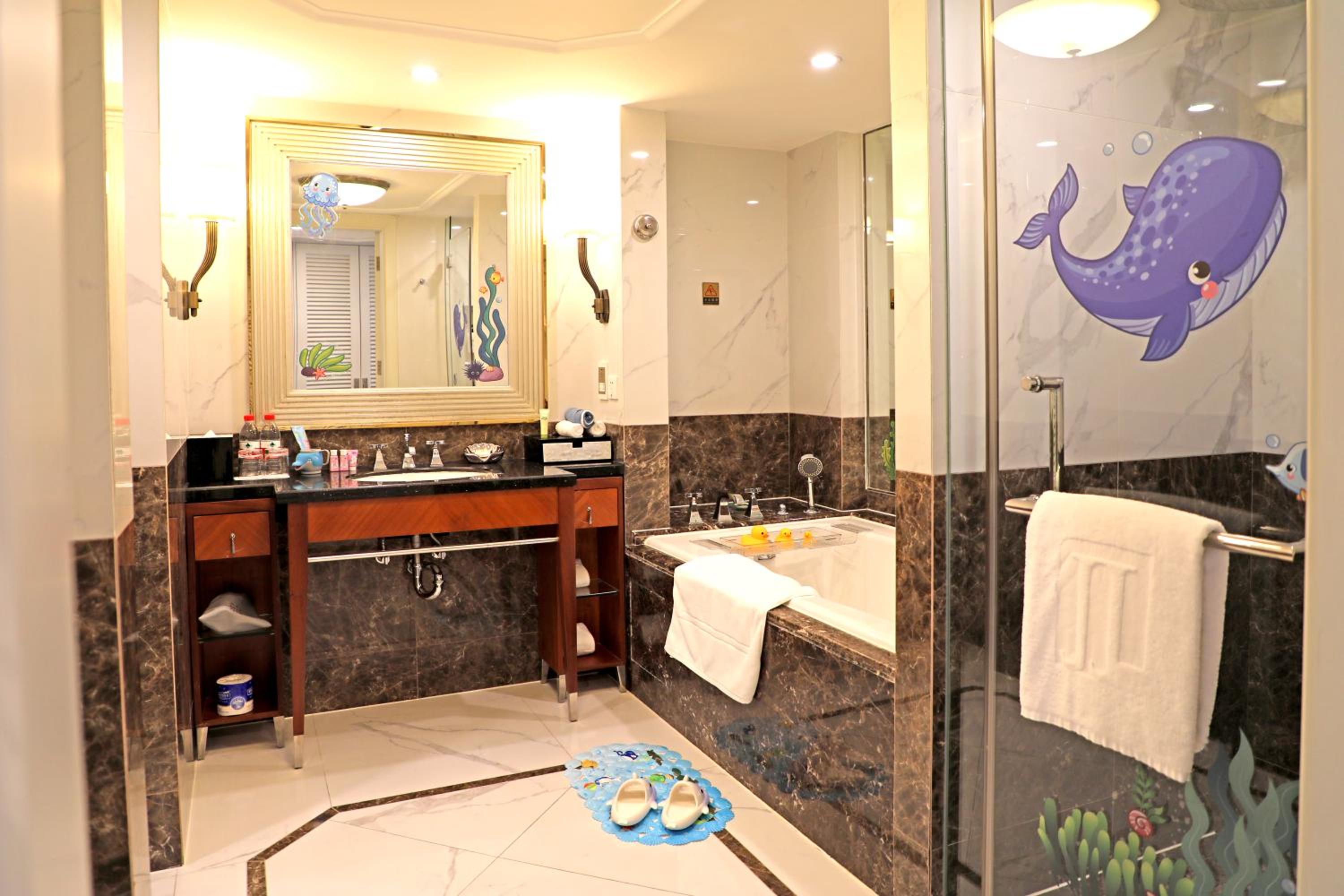 Cathay Garden Family Room thumbnail 6