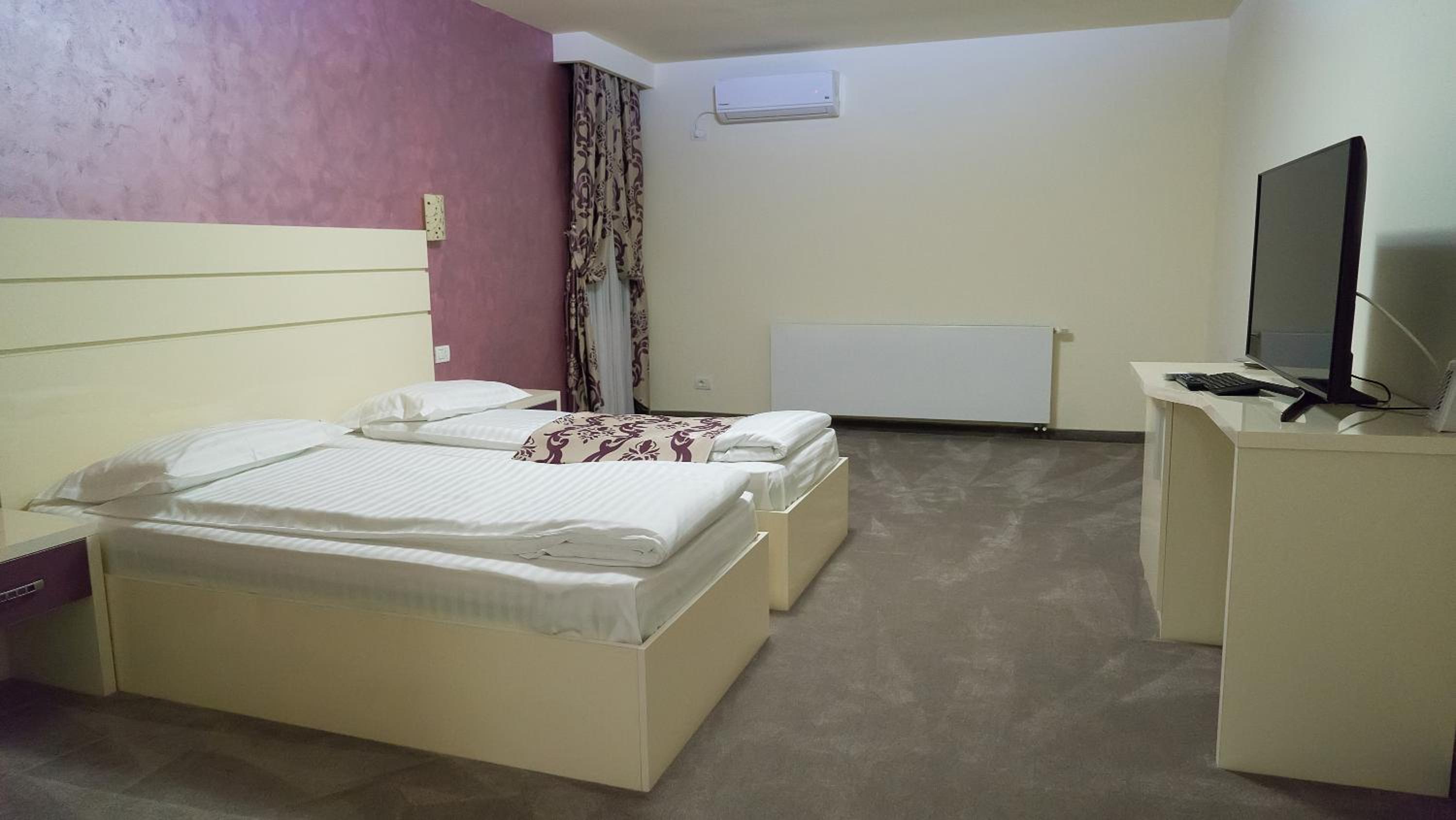Double Room - Photo 13