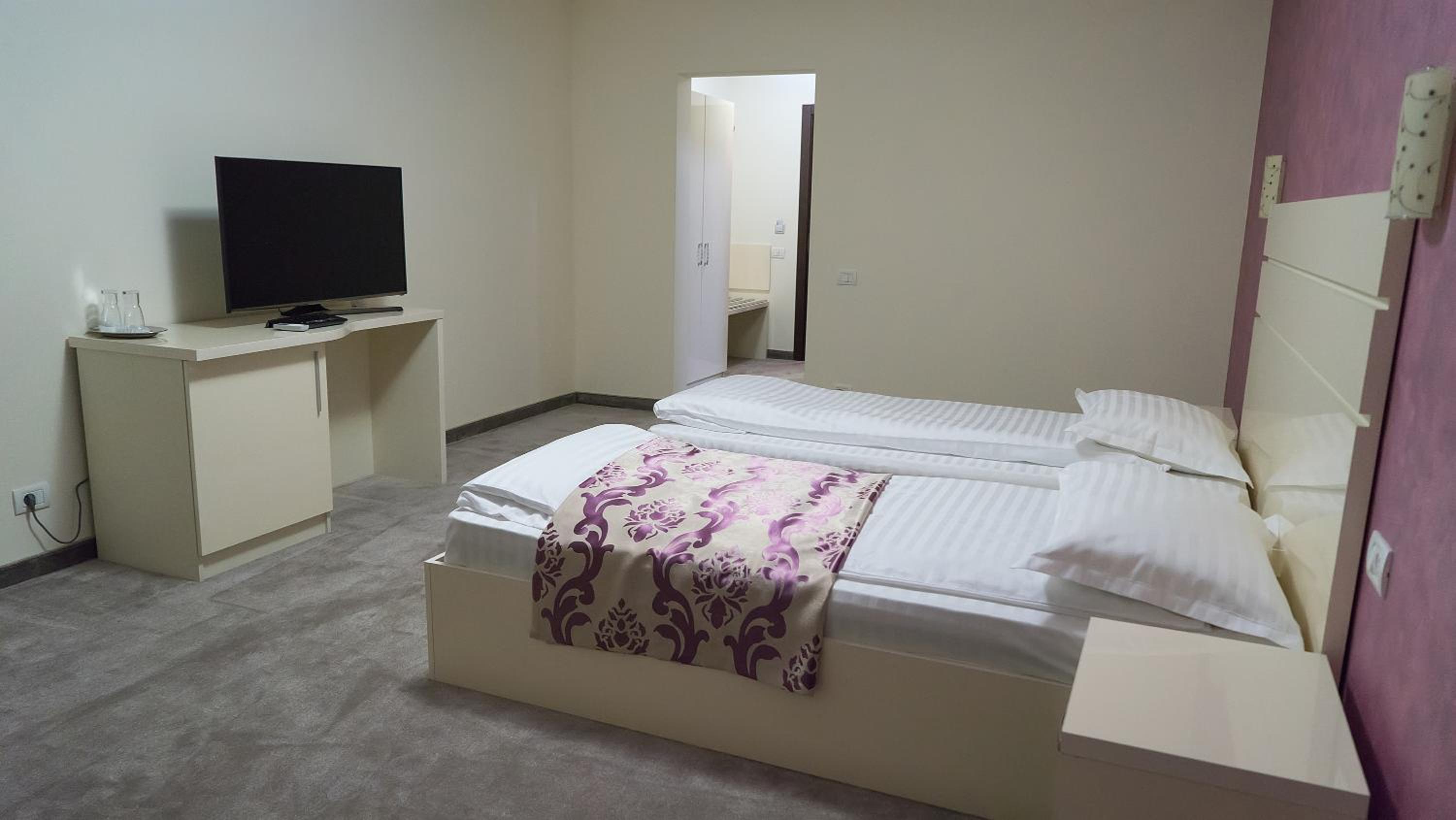 Double Room - Photo 14
