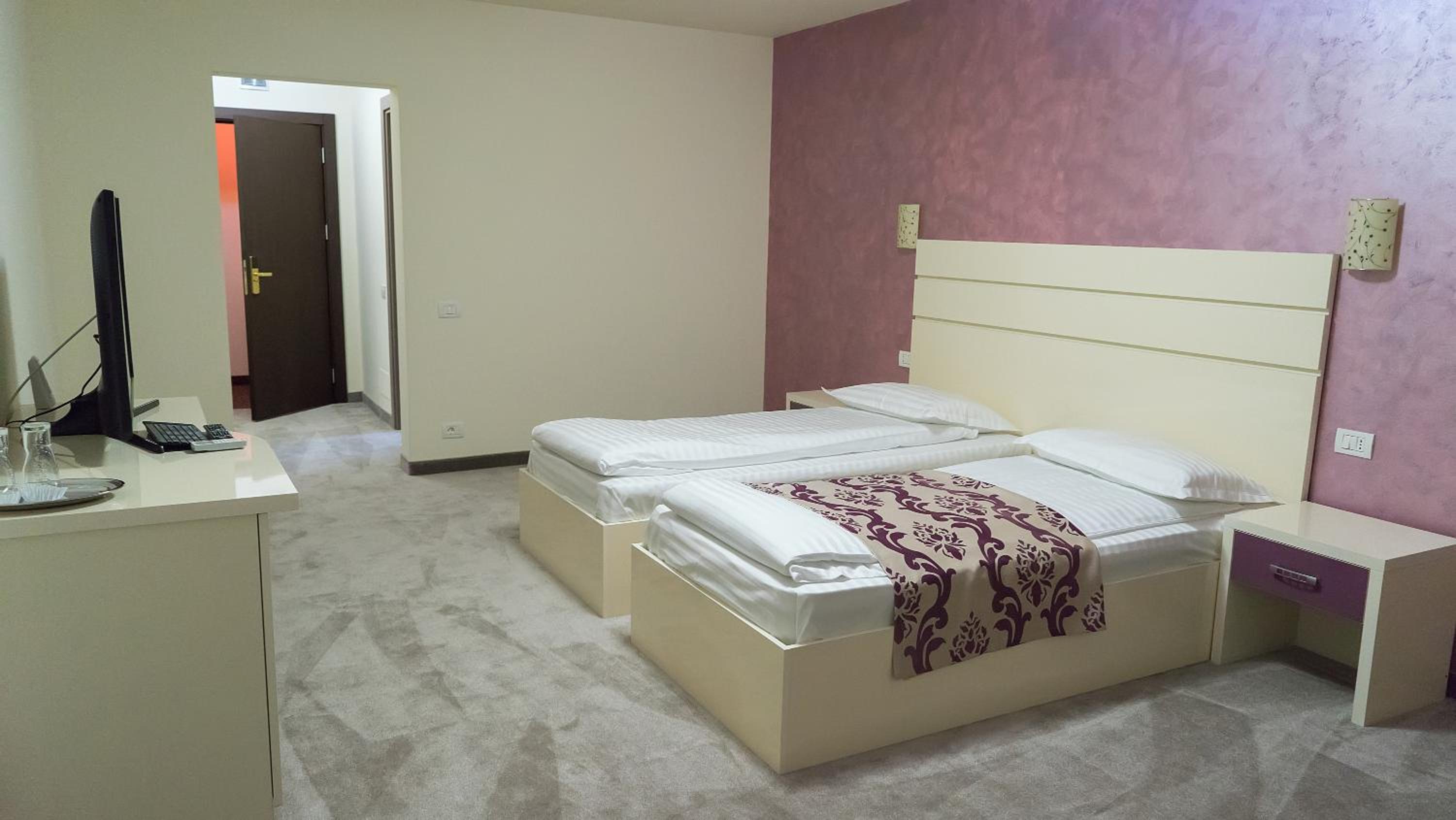 Double Room - Photo 15
