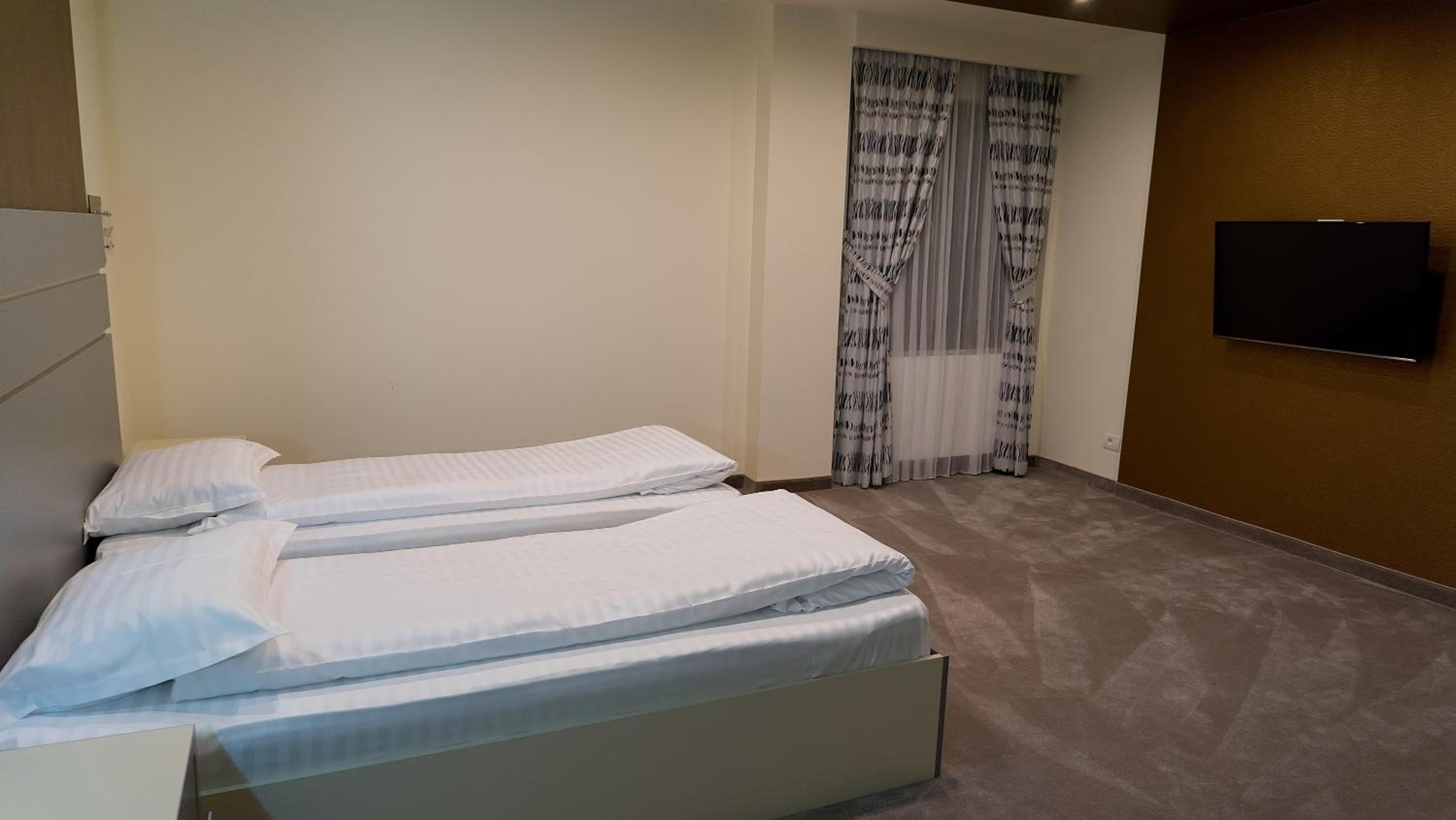 Double Room - Photo 17