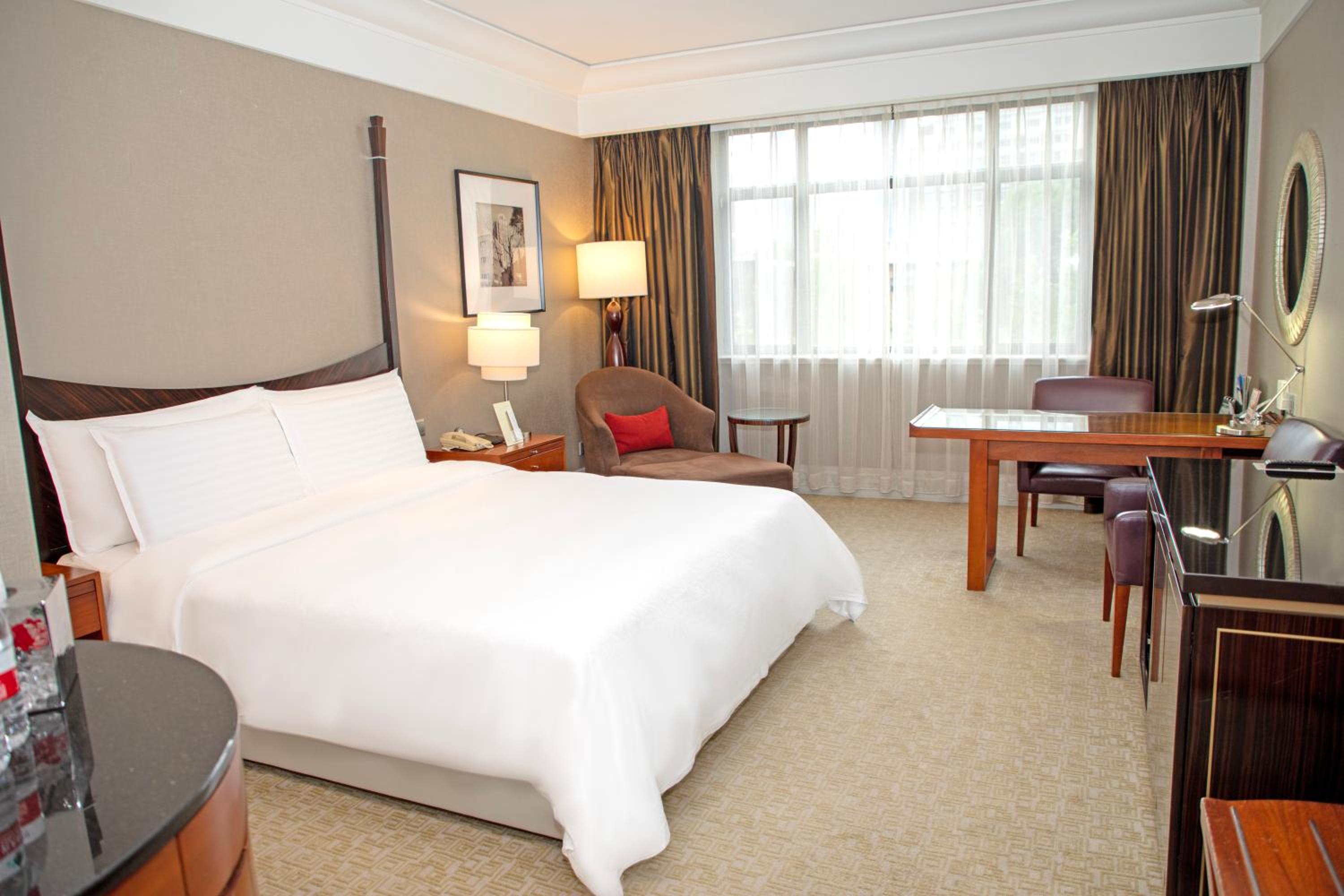Cathay Garden Al Deep Sleep Superior Deluxe King Bed Room