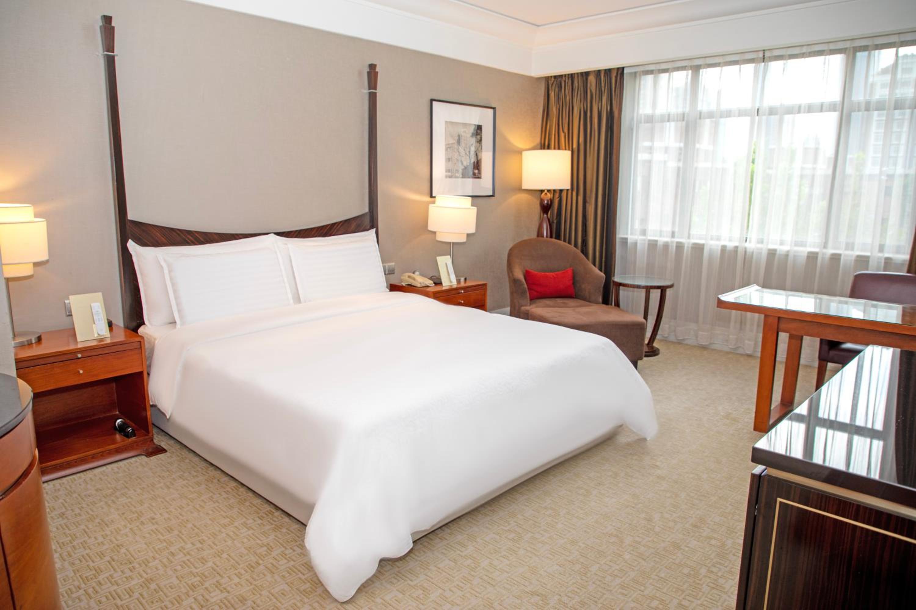 Cathay Garden Al Deep Sleep Superior Deluxe King Bed Room