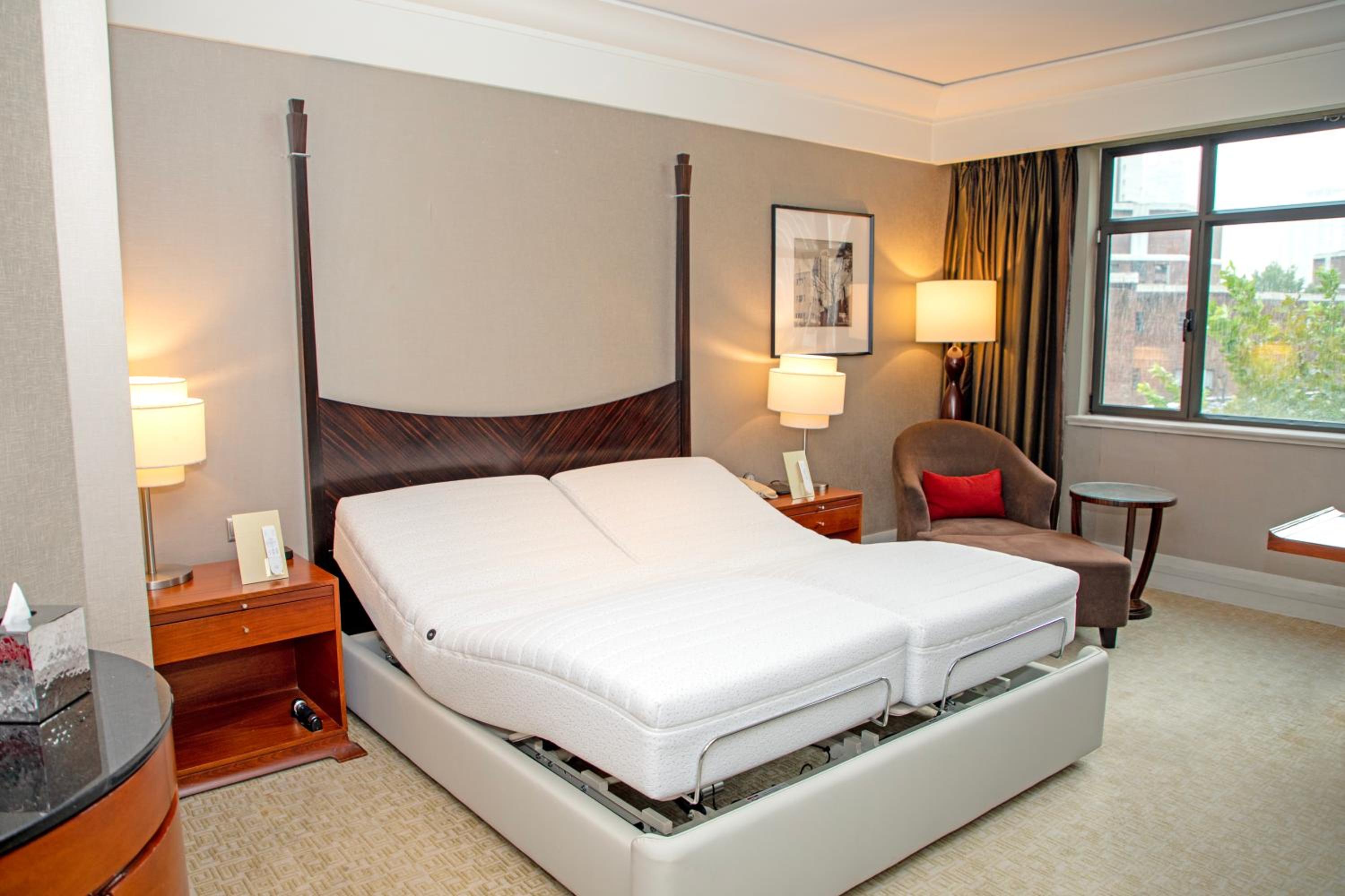 Cathay Garden Al Deep Sleep Superior Deluxe King Bed Room