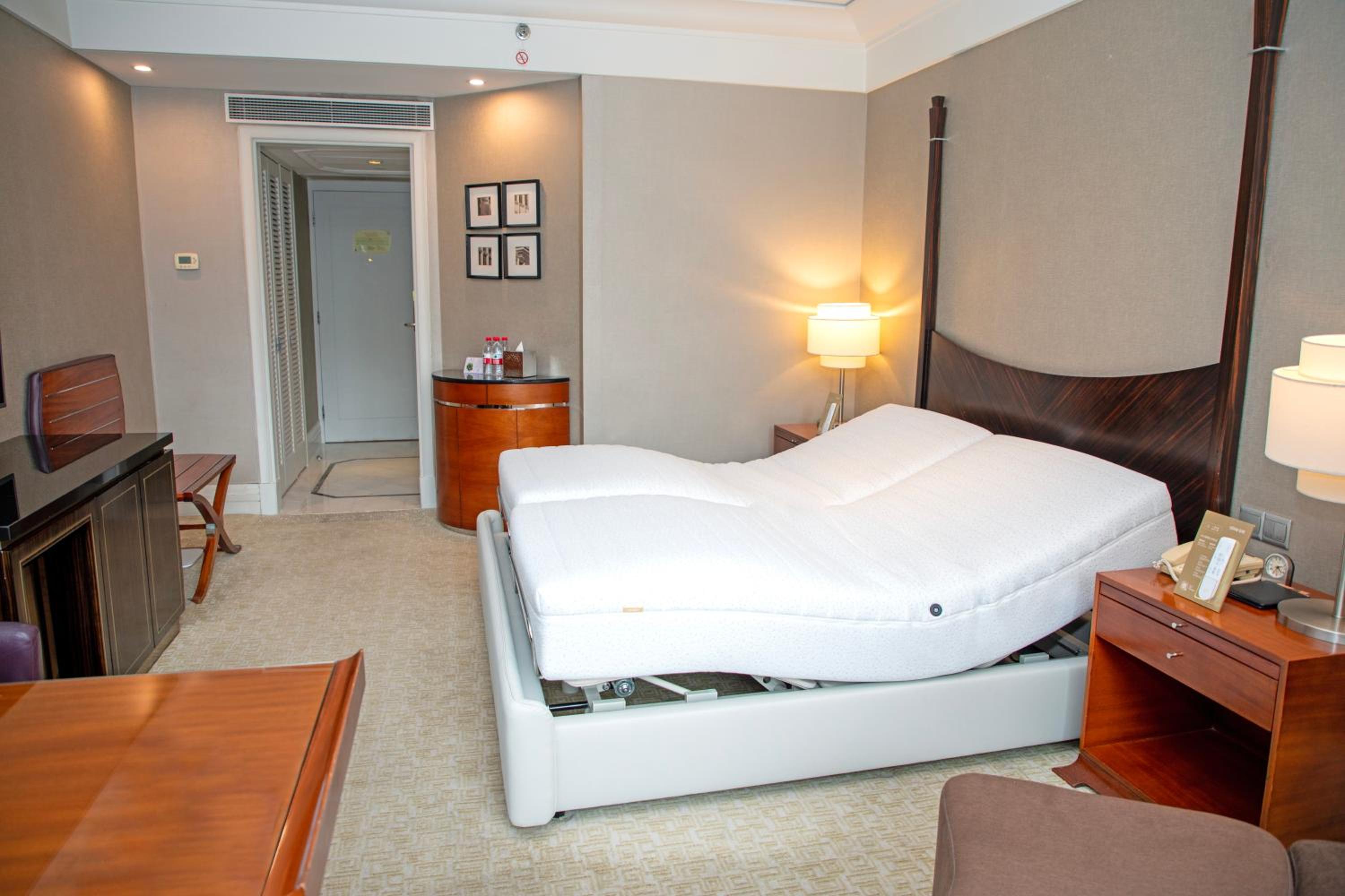 Cathay Garden Al Deep Sleep Superior Deluxe King Bed Room thumbnail 5