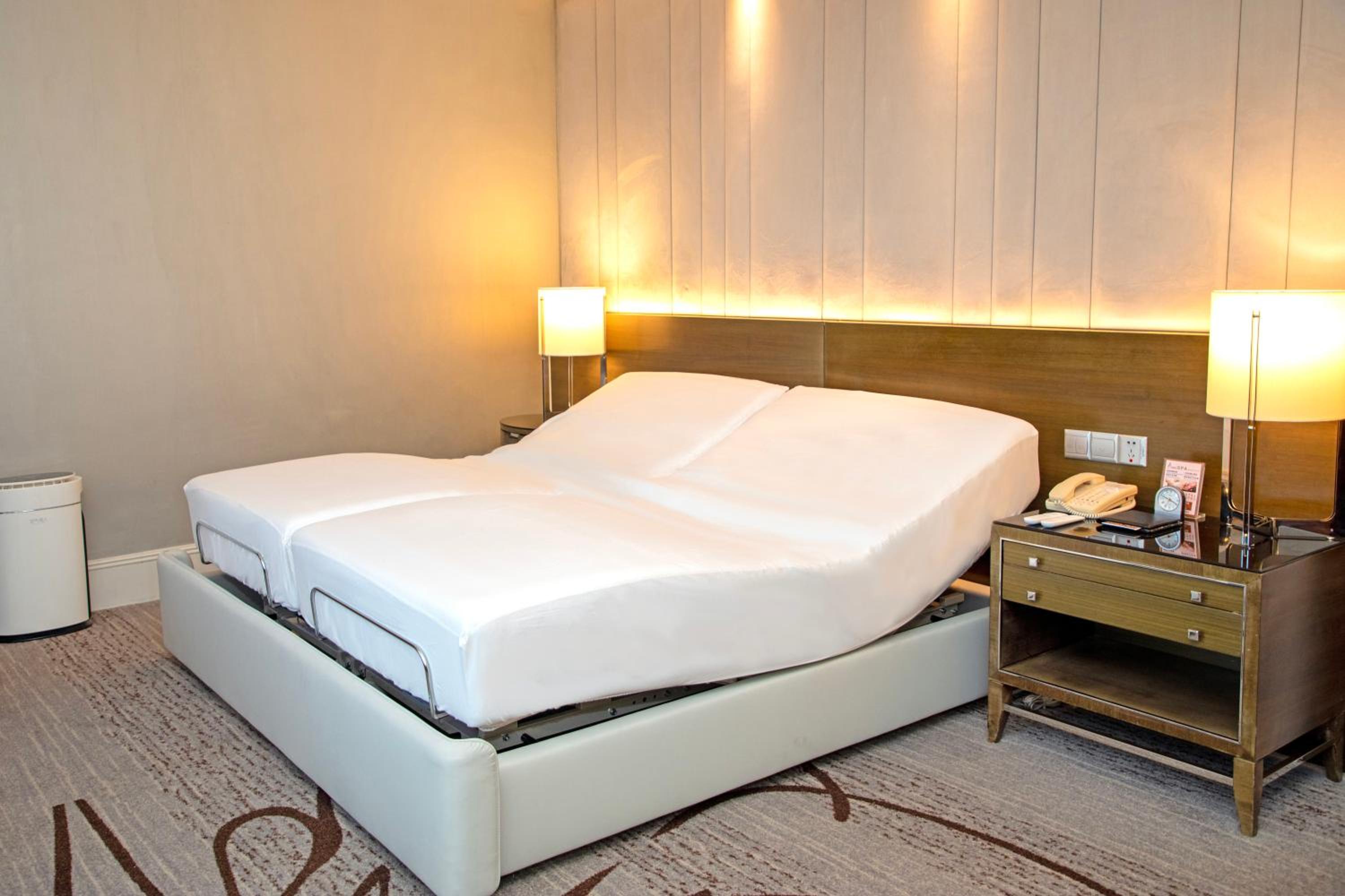 Cathay Building Al Deep Sleep Premier Deluxe King Bed Room