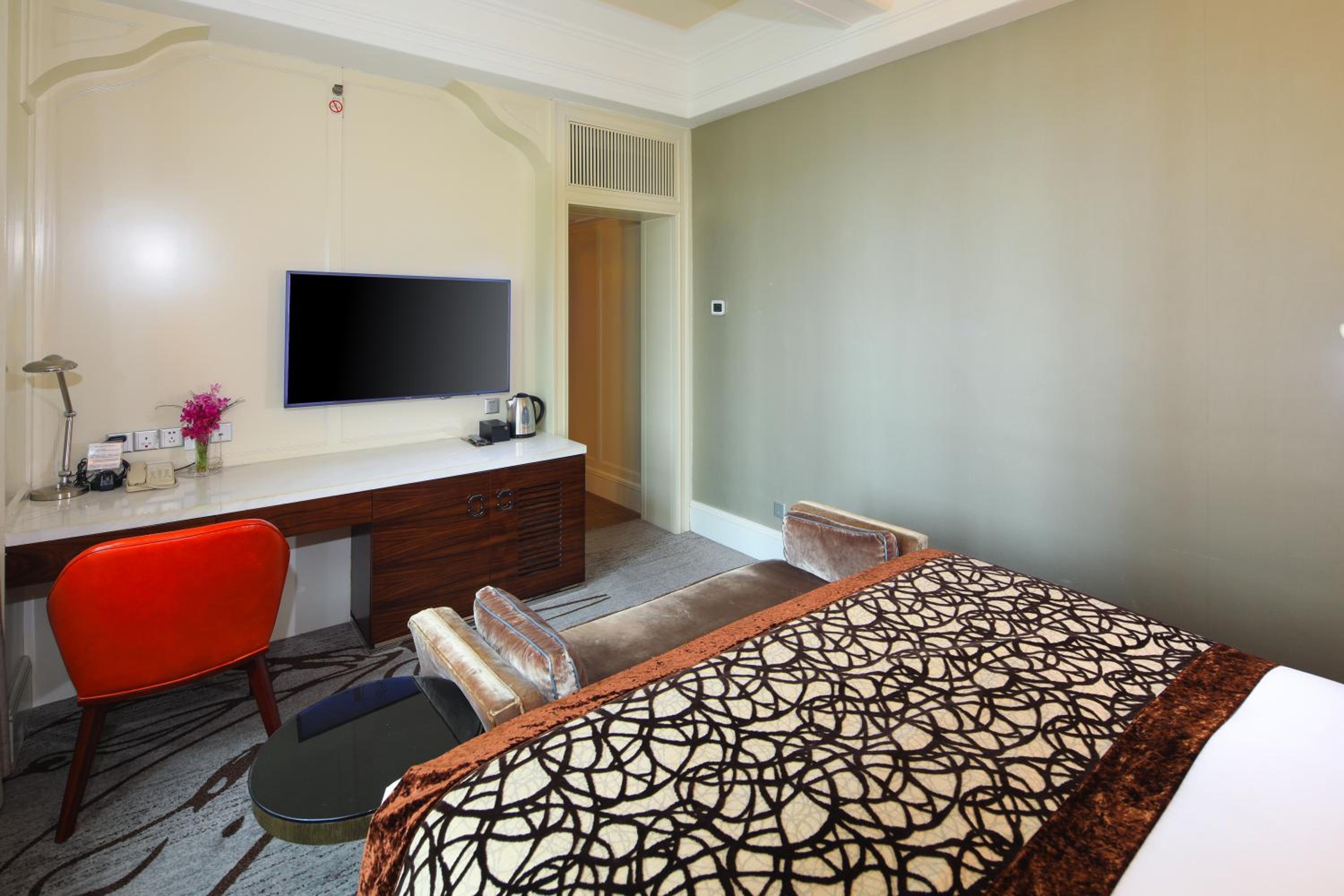 Cathay Building Deluxe King Room