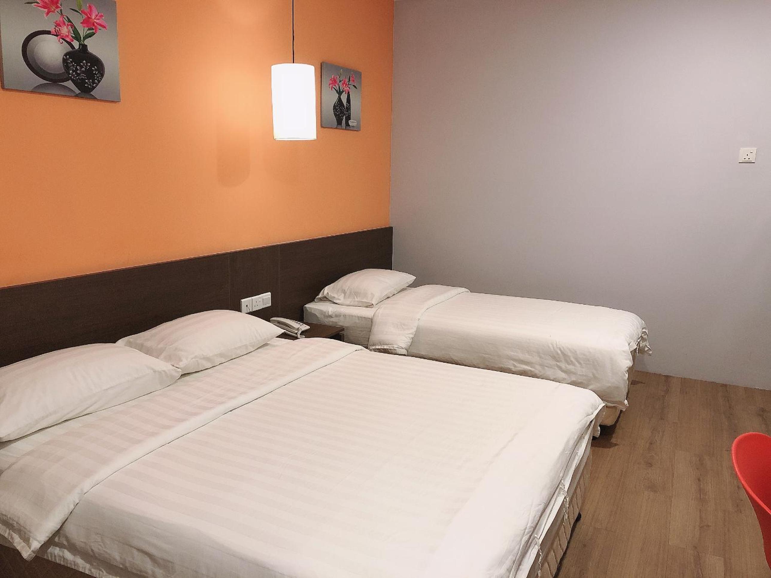Superior Triple Room with 1 Queen 1 Single Bed