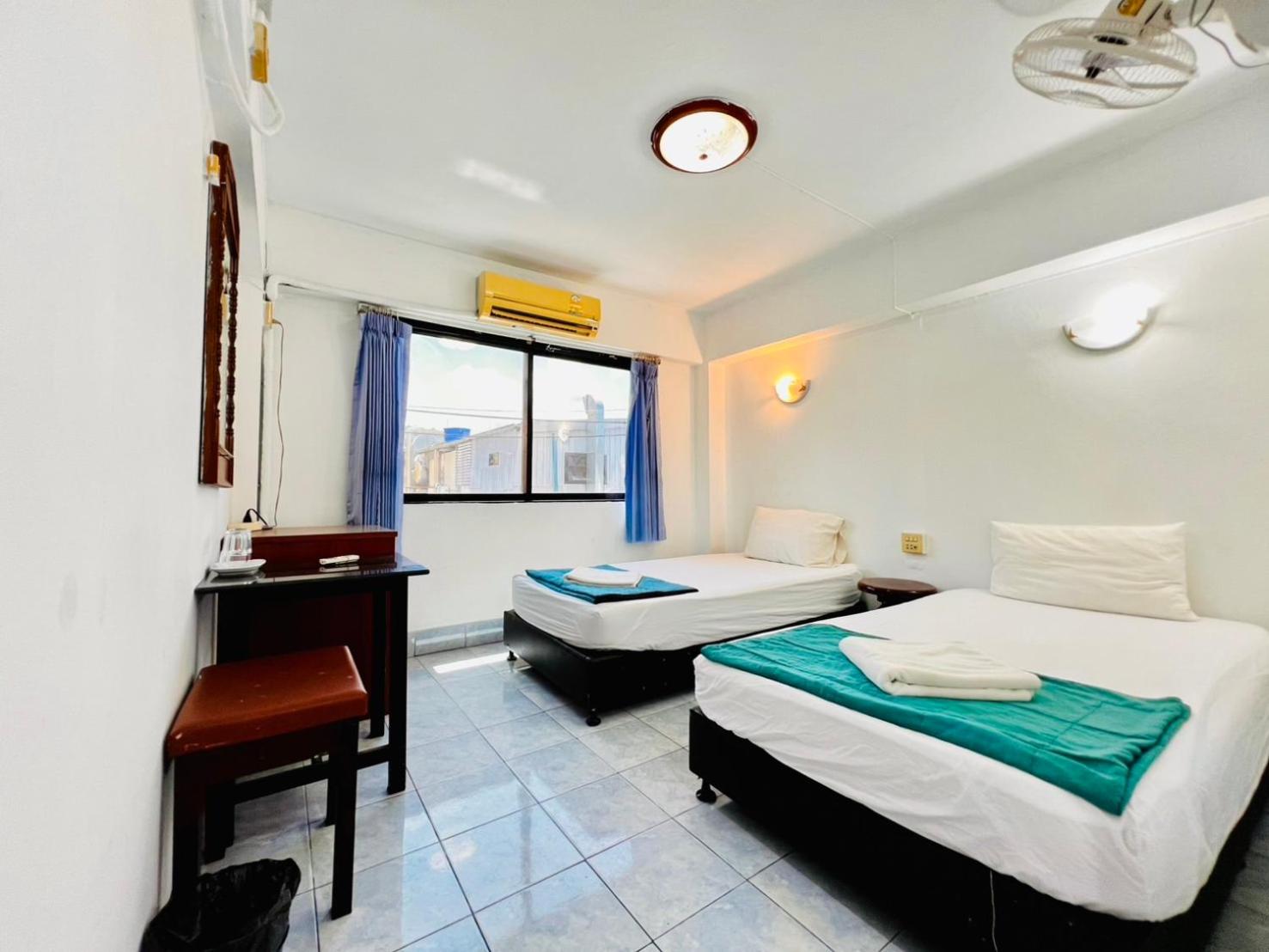 Standard Twin Room photo 1